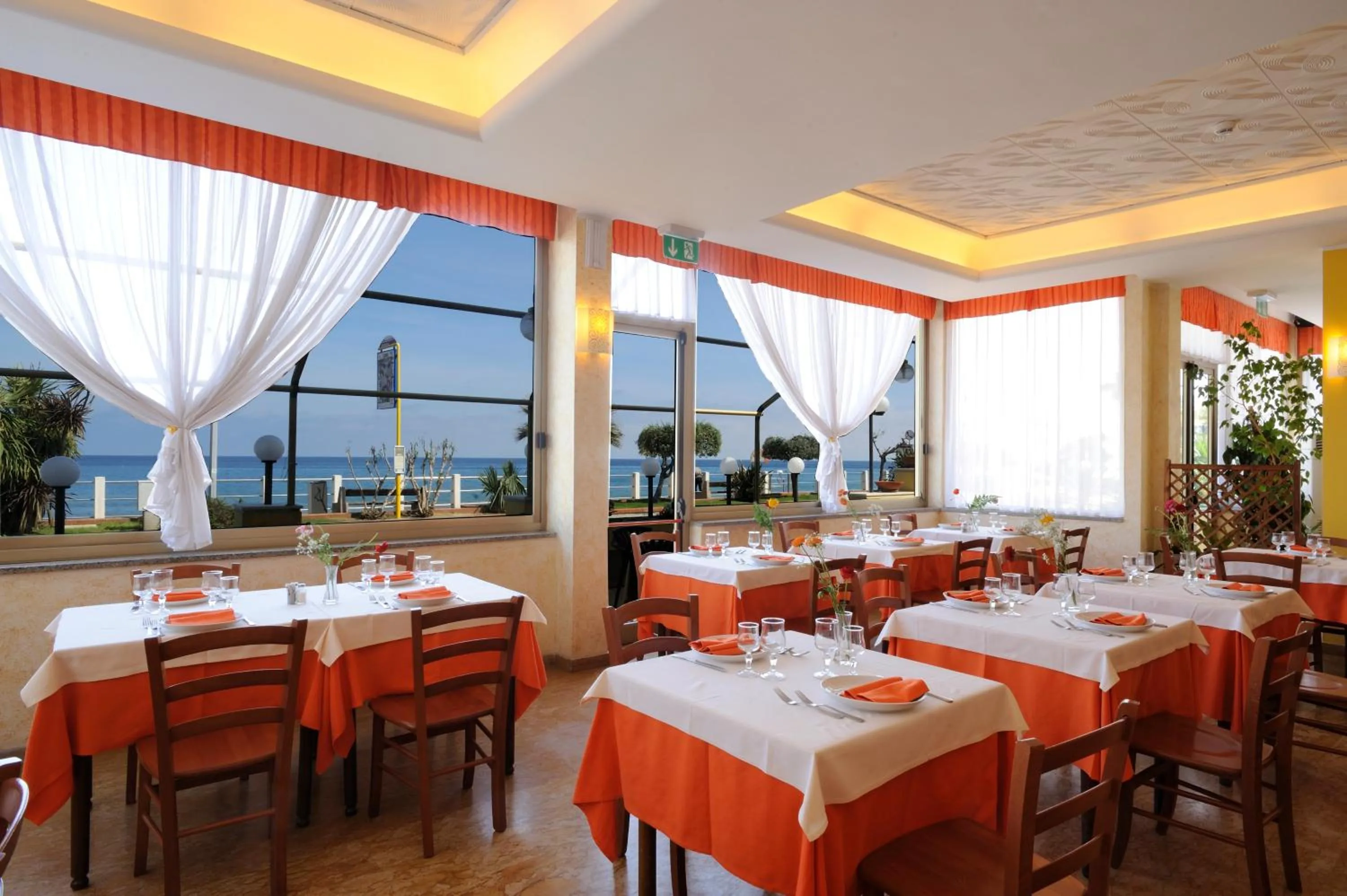 Restaurant/places to eat in Hotel Delfino