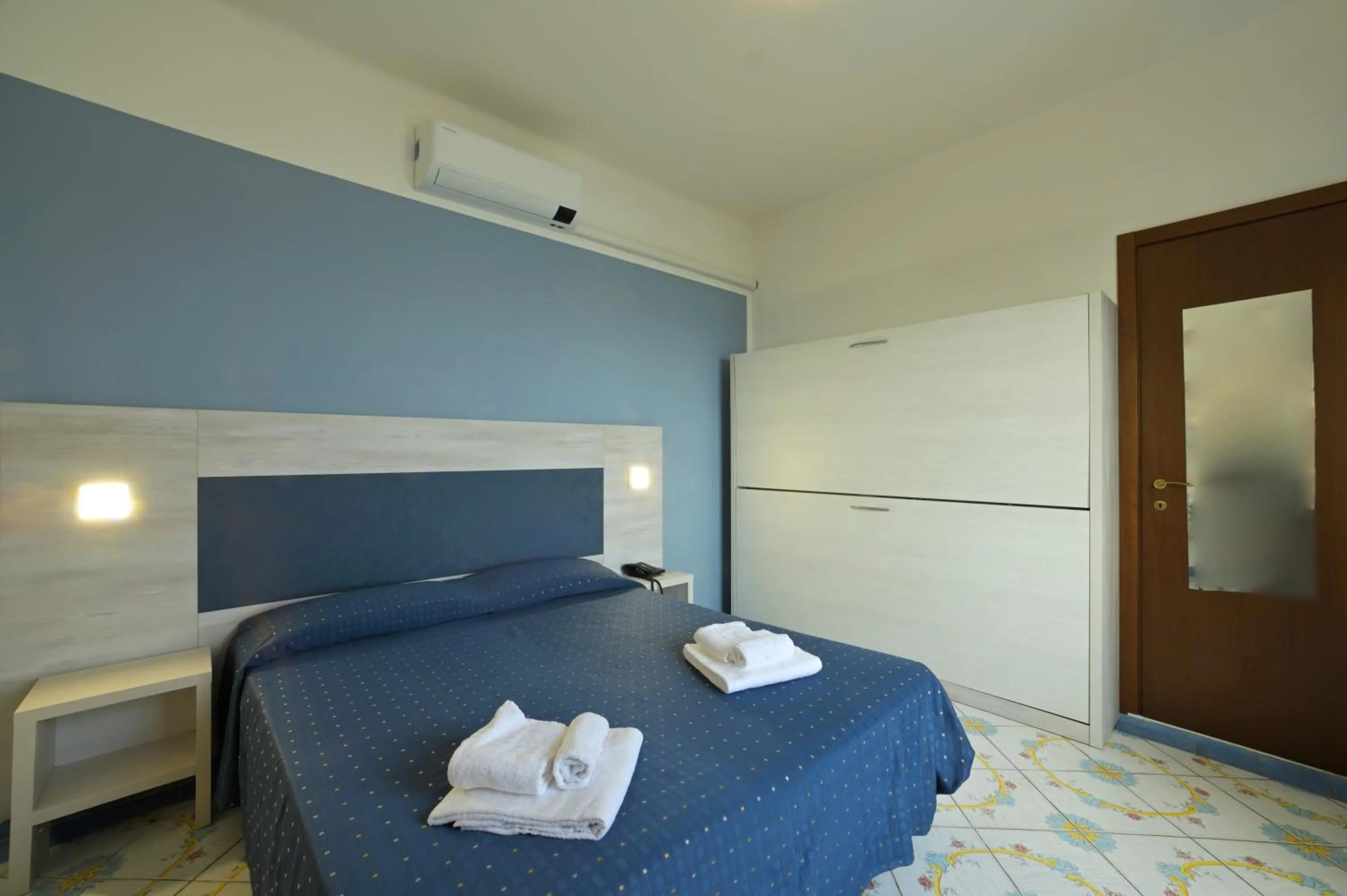 Bed in Hotel Delfino