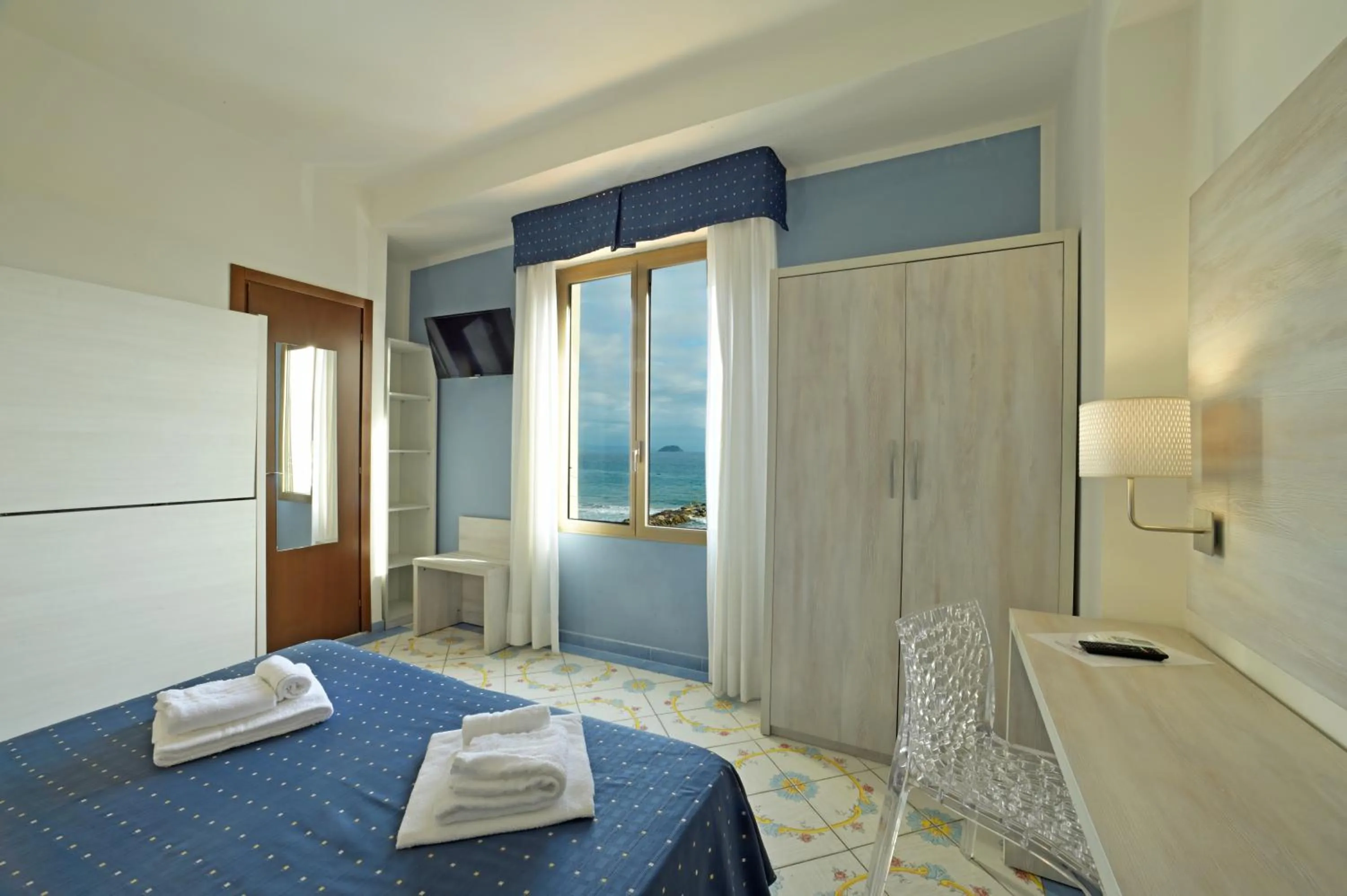 Bed in Hotel Delfino