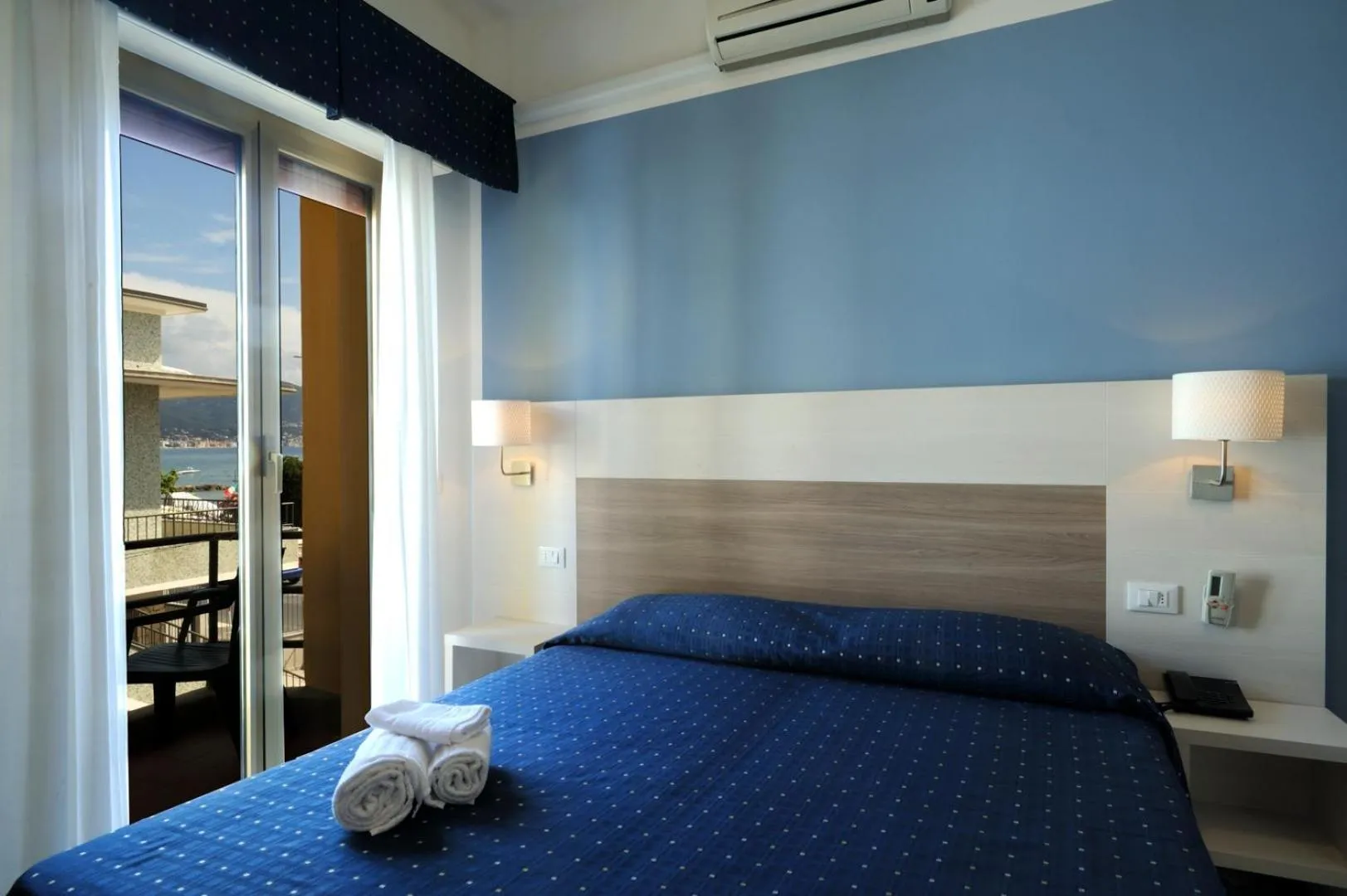 Bed in Hotel Delfino