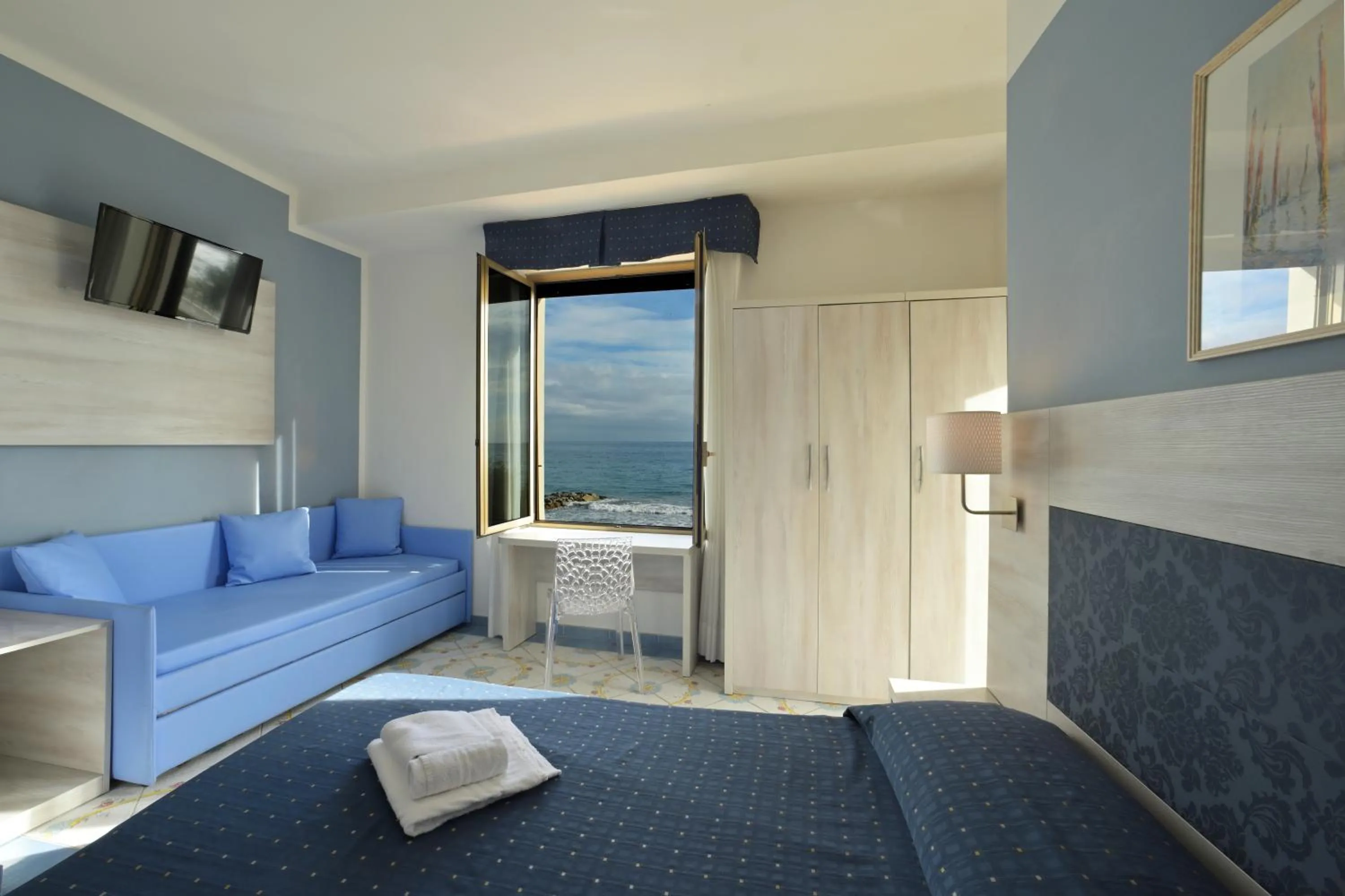 Bed in Hotel Delfino