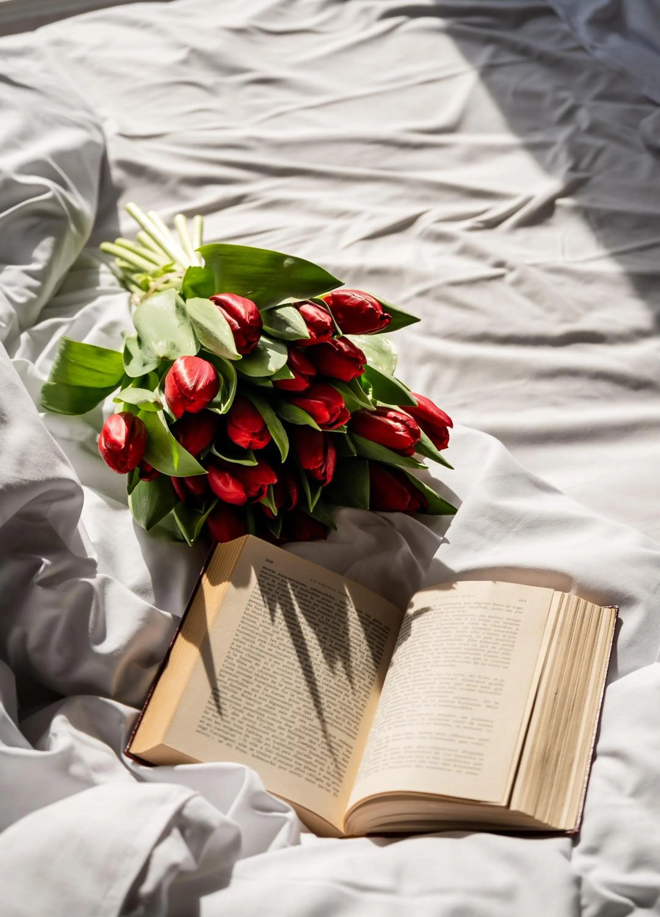 Bed in Hotel de L'Empereur by Malone