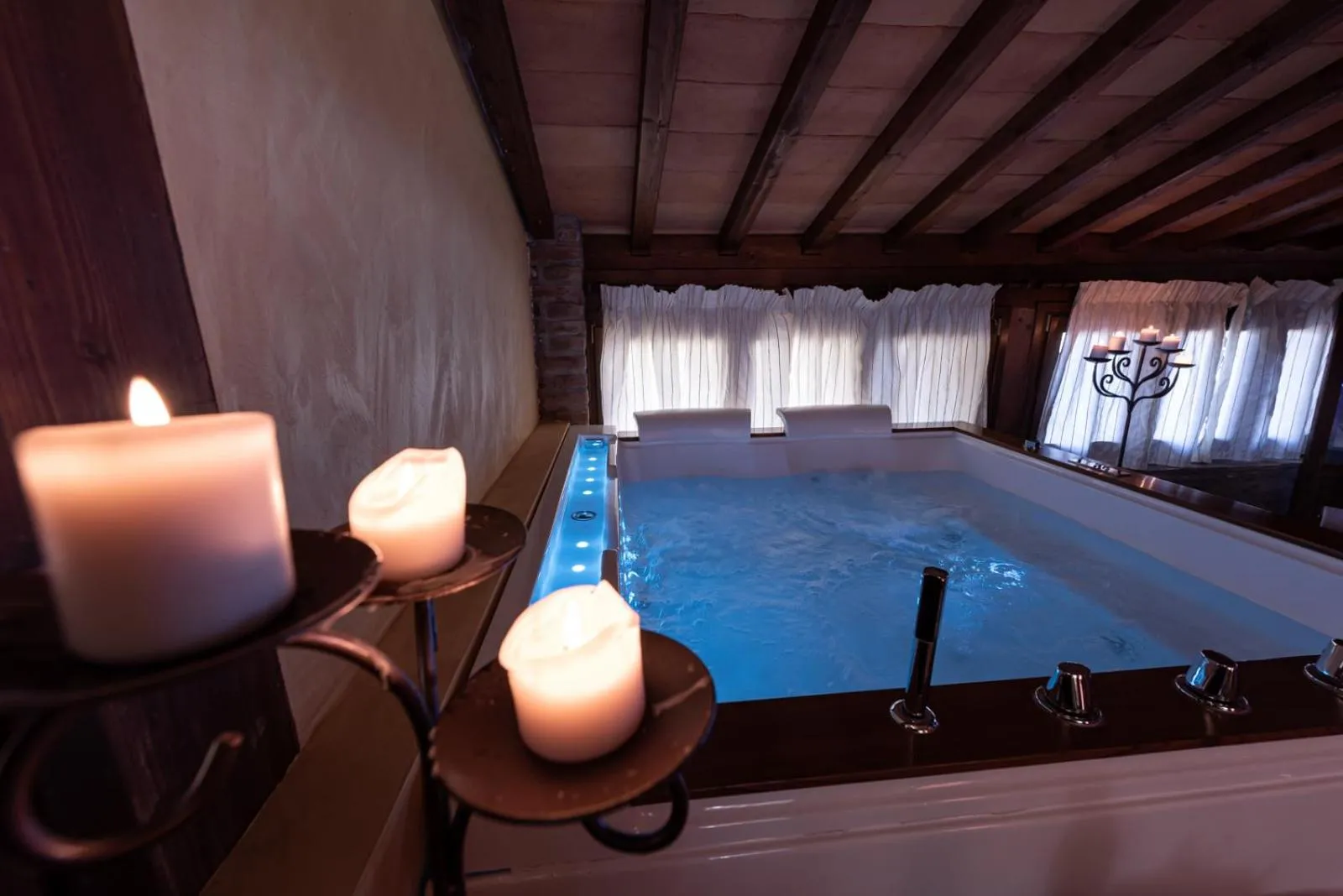 Hot Tub in Le Terre Di Isa