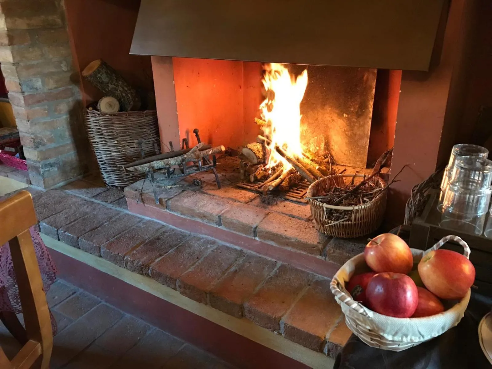 Communal lounge/ TV room in Le Terre Di Isa
