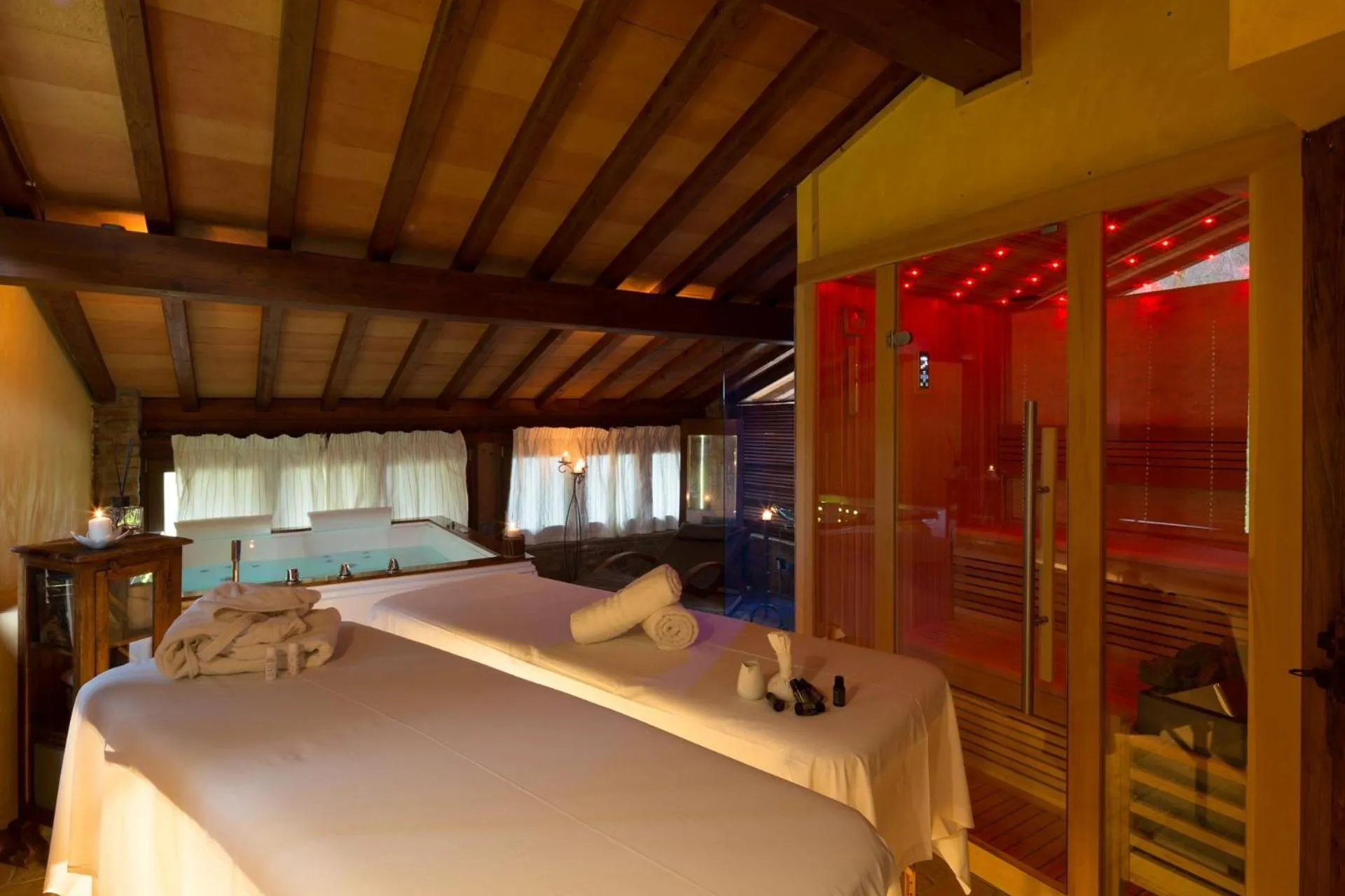 Hot Tub in Le Terre Di Isa