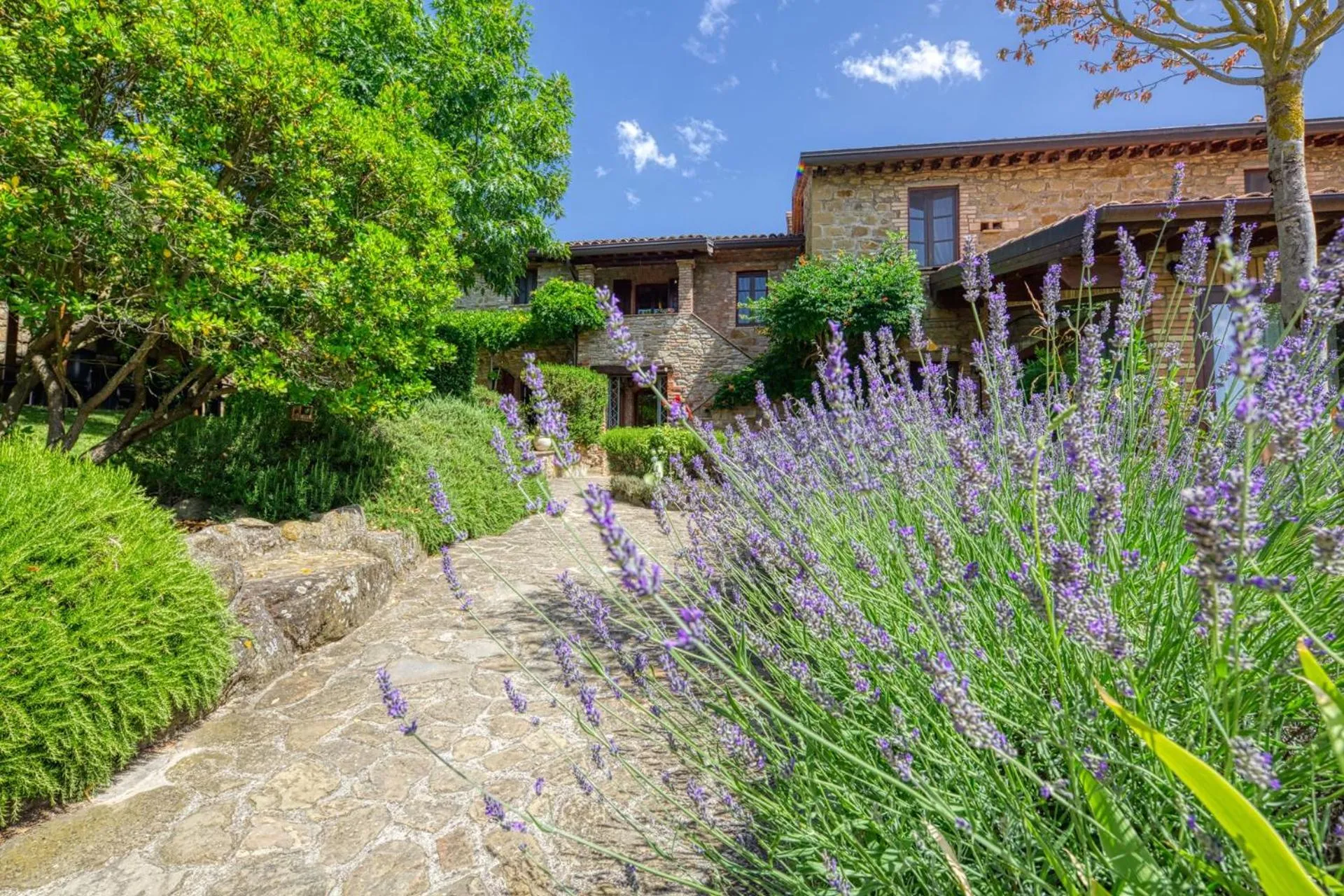 Property building in Le Terre Di Isa