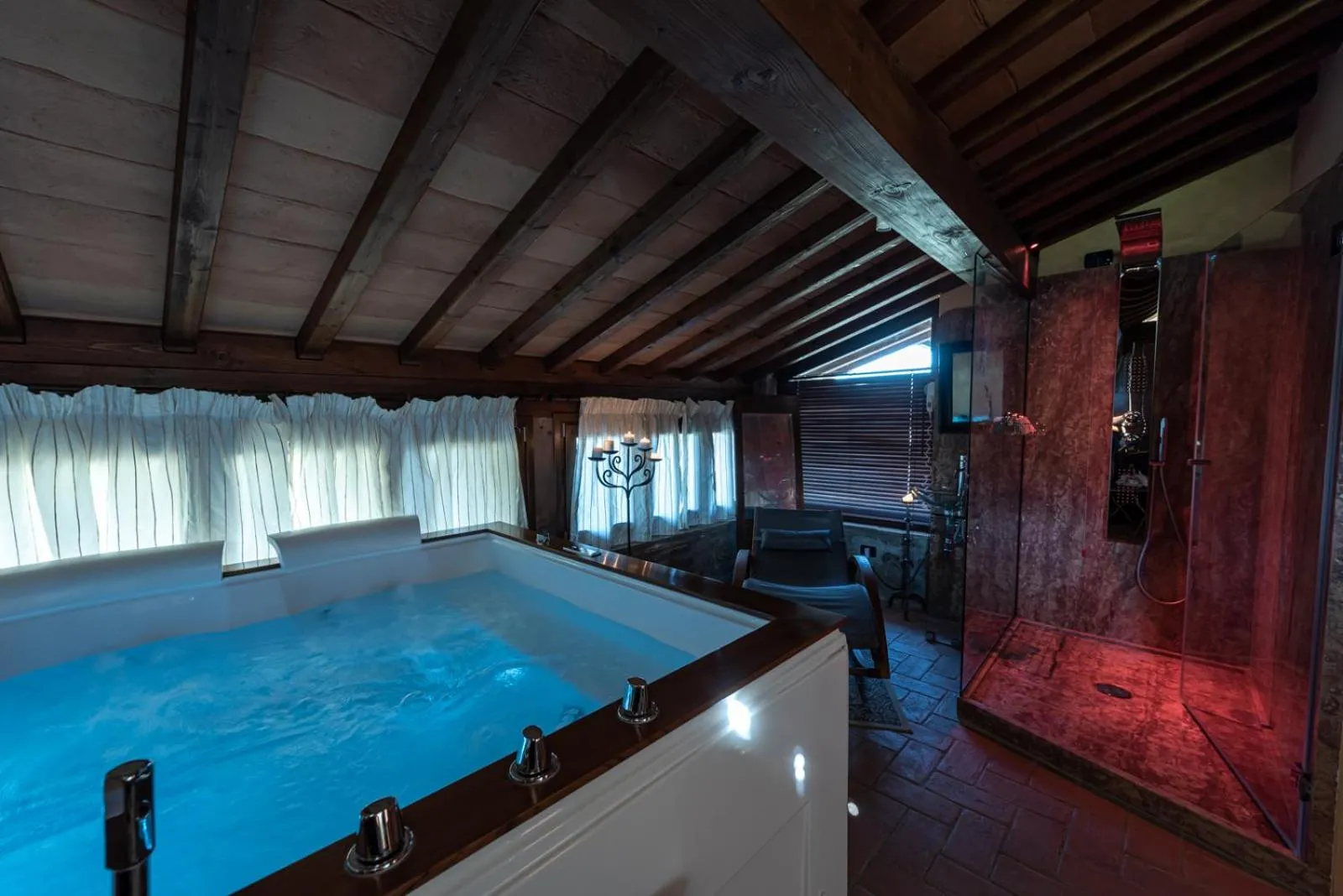 Hot Tub in Le Terre Di Isa