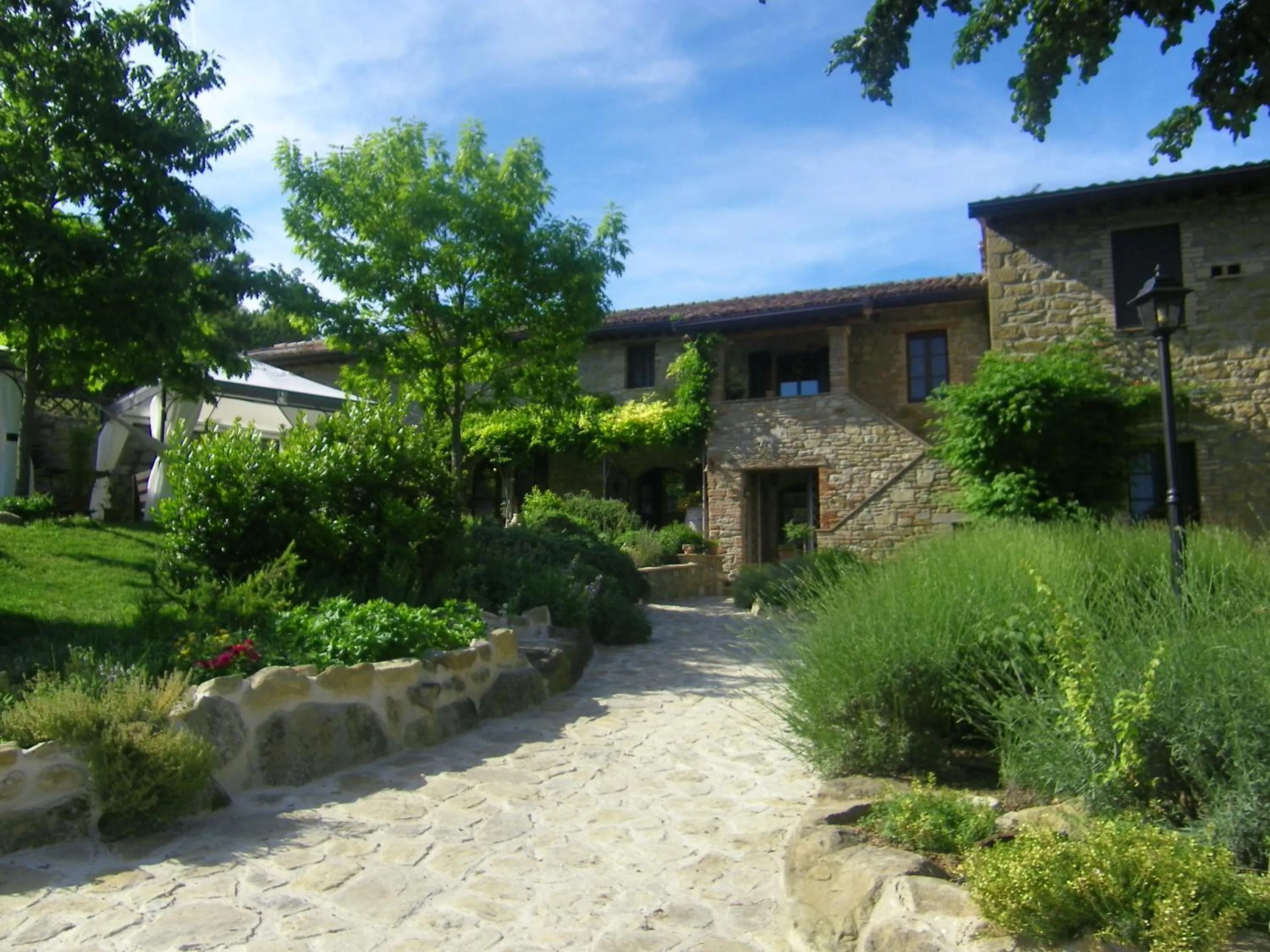 Facade/entrance in Le Terre Di Isa