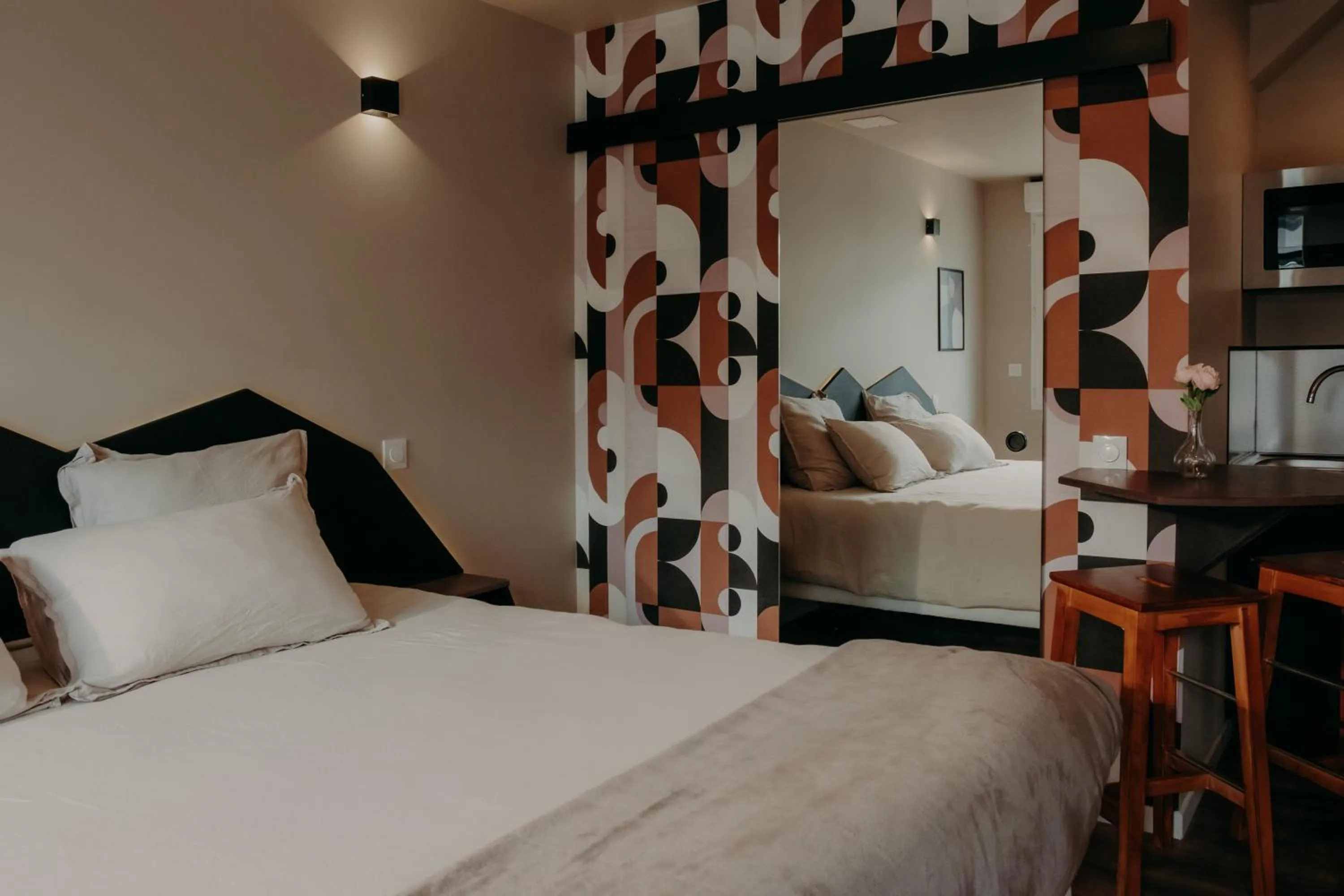 Bed in Le Central Hôtel-Bar