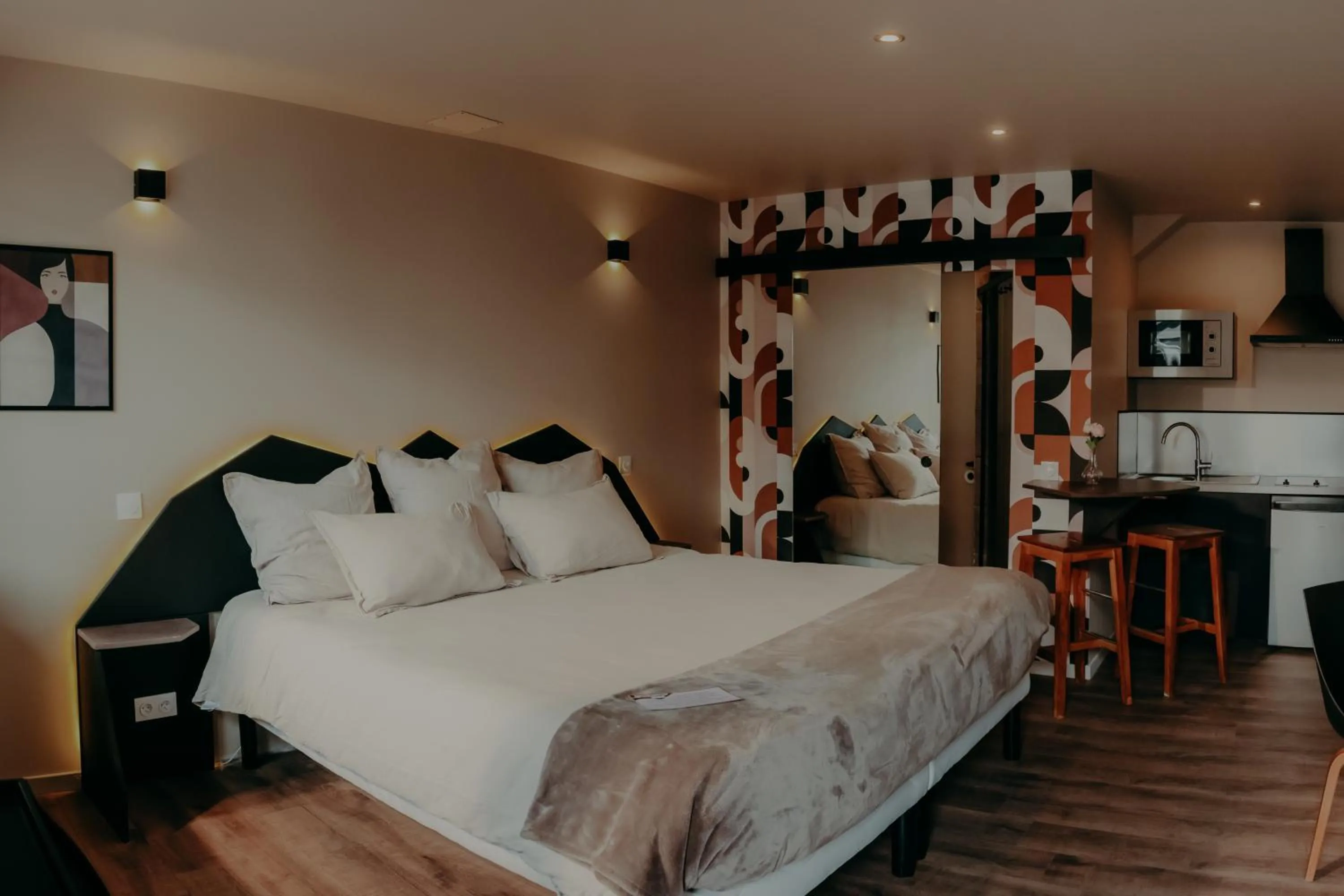 Bed in Le Central Hôtel-Bar