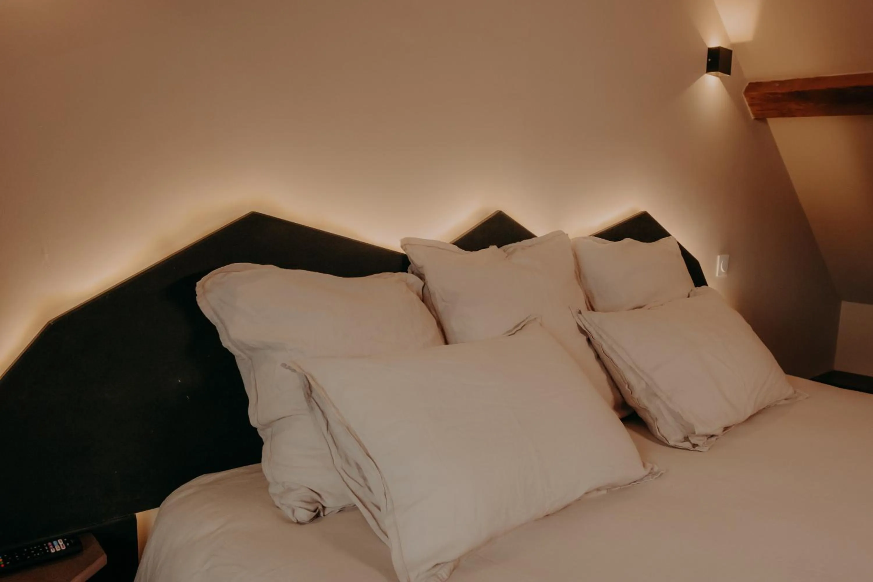 Bed in Le Central Hôtel-Bar