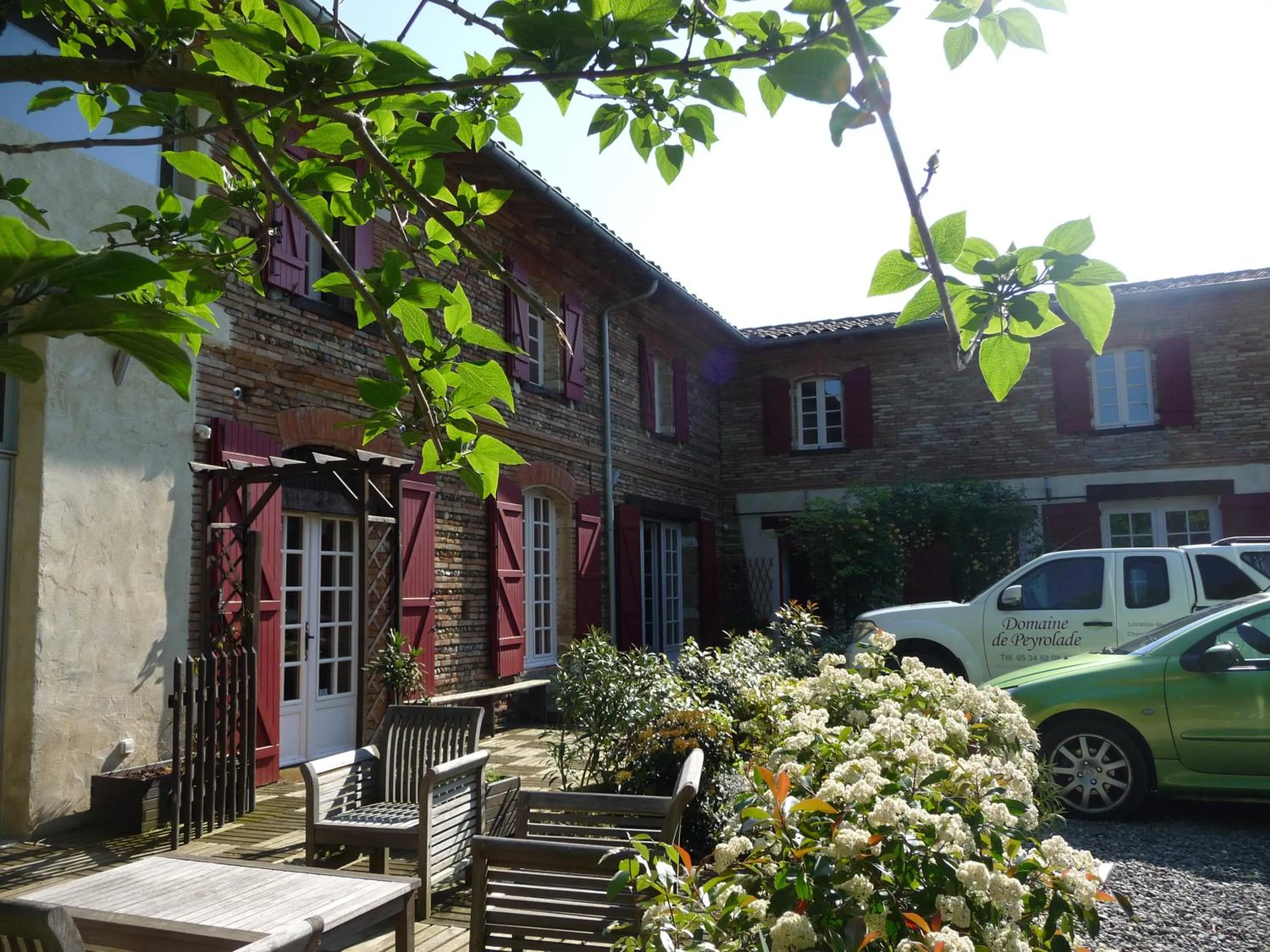 Facade/entrance in Logis Domaine de Peyrolade