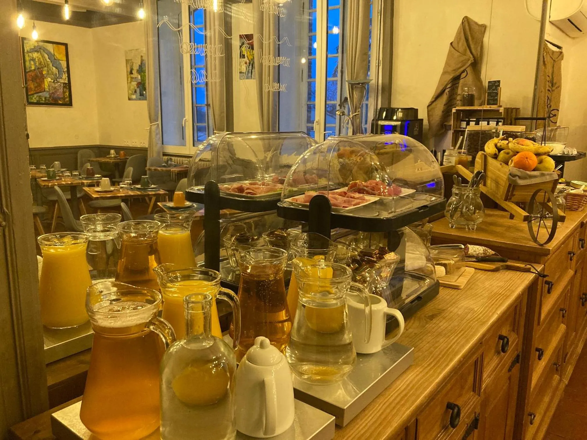 Buffet breakfast in Logis Domaine de Peyrolade