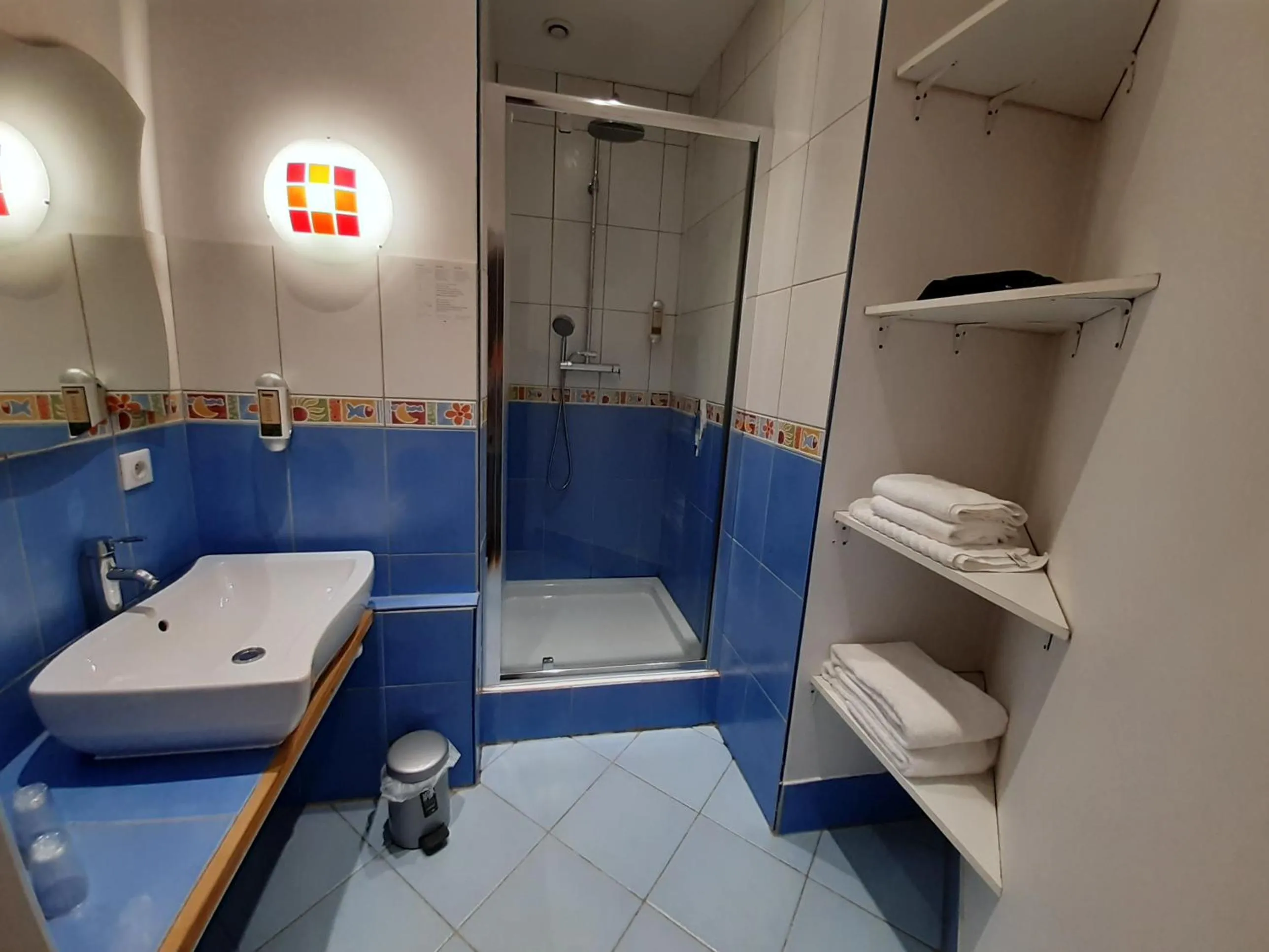 Bathroom in Logis Domaine de Peyrolade