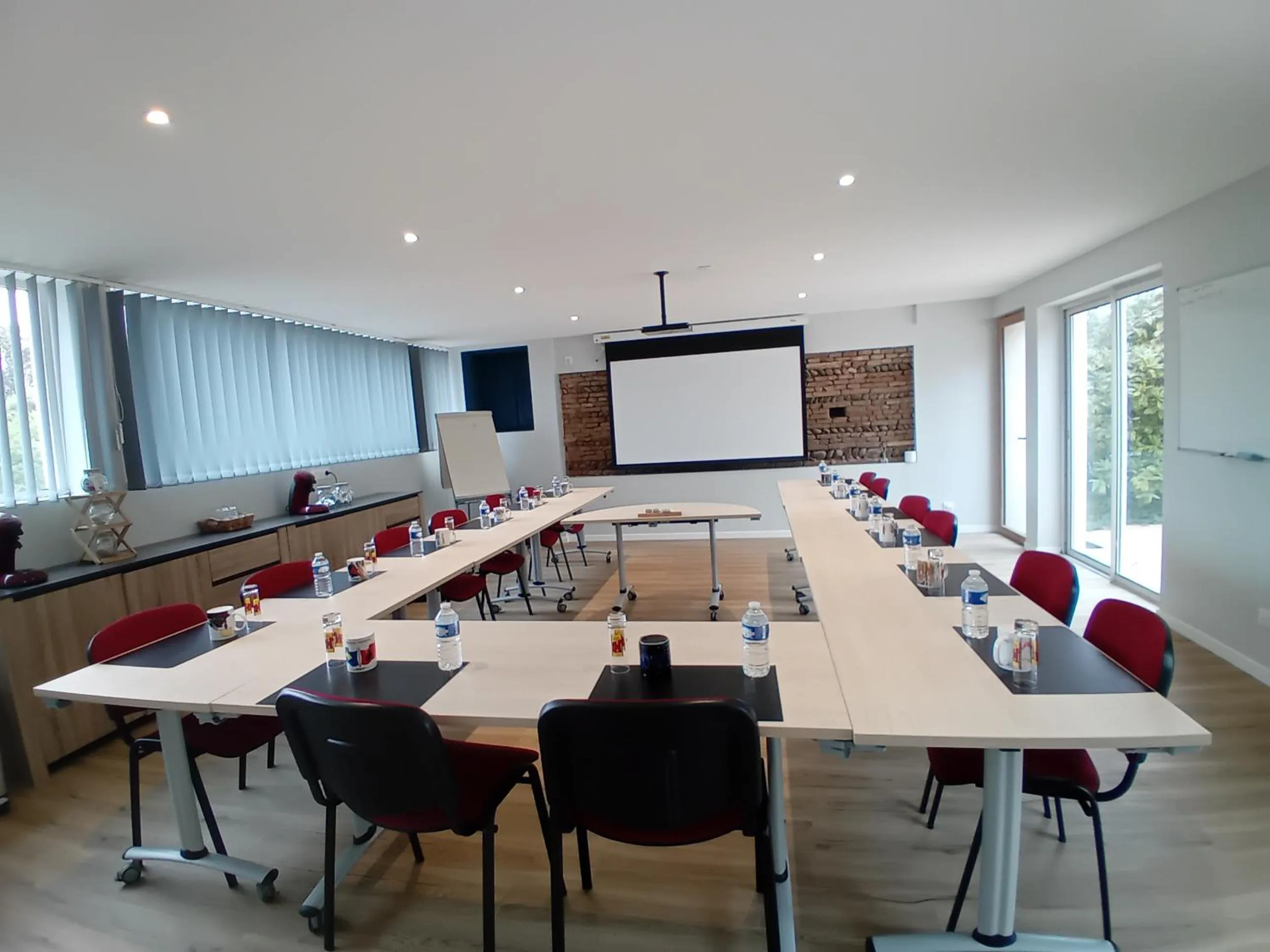 Meeting/conference room in Logis Domaine de Peyrolade