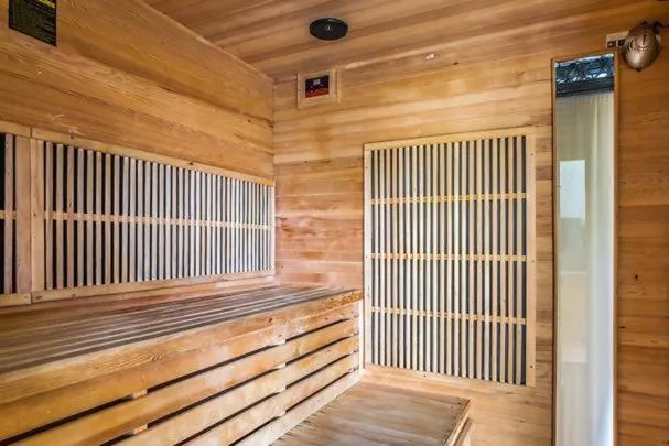 Sauna in Logis Domaine de Peyrolade