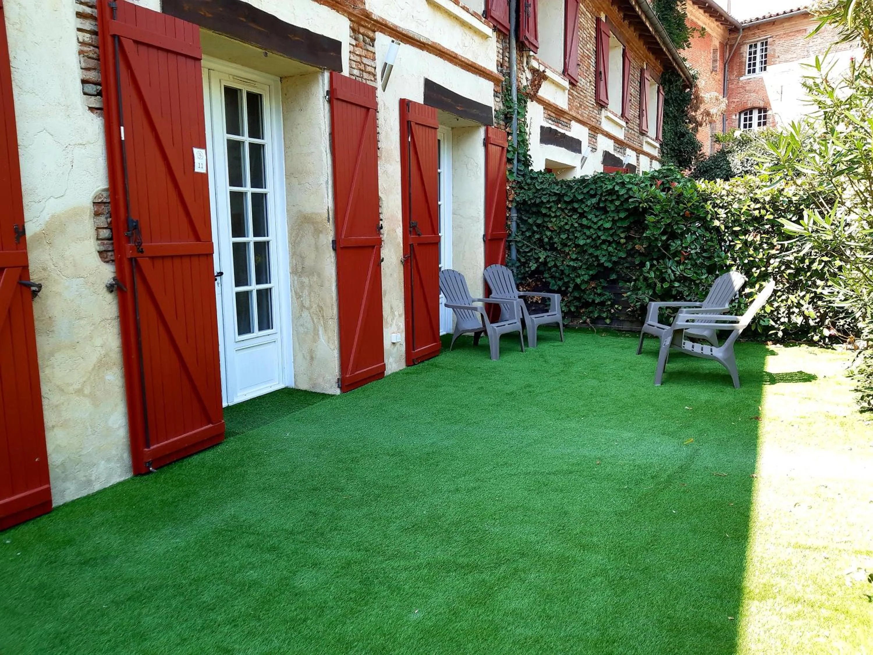 Patio in Logis Domaine de Peyrolade