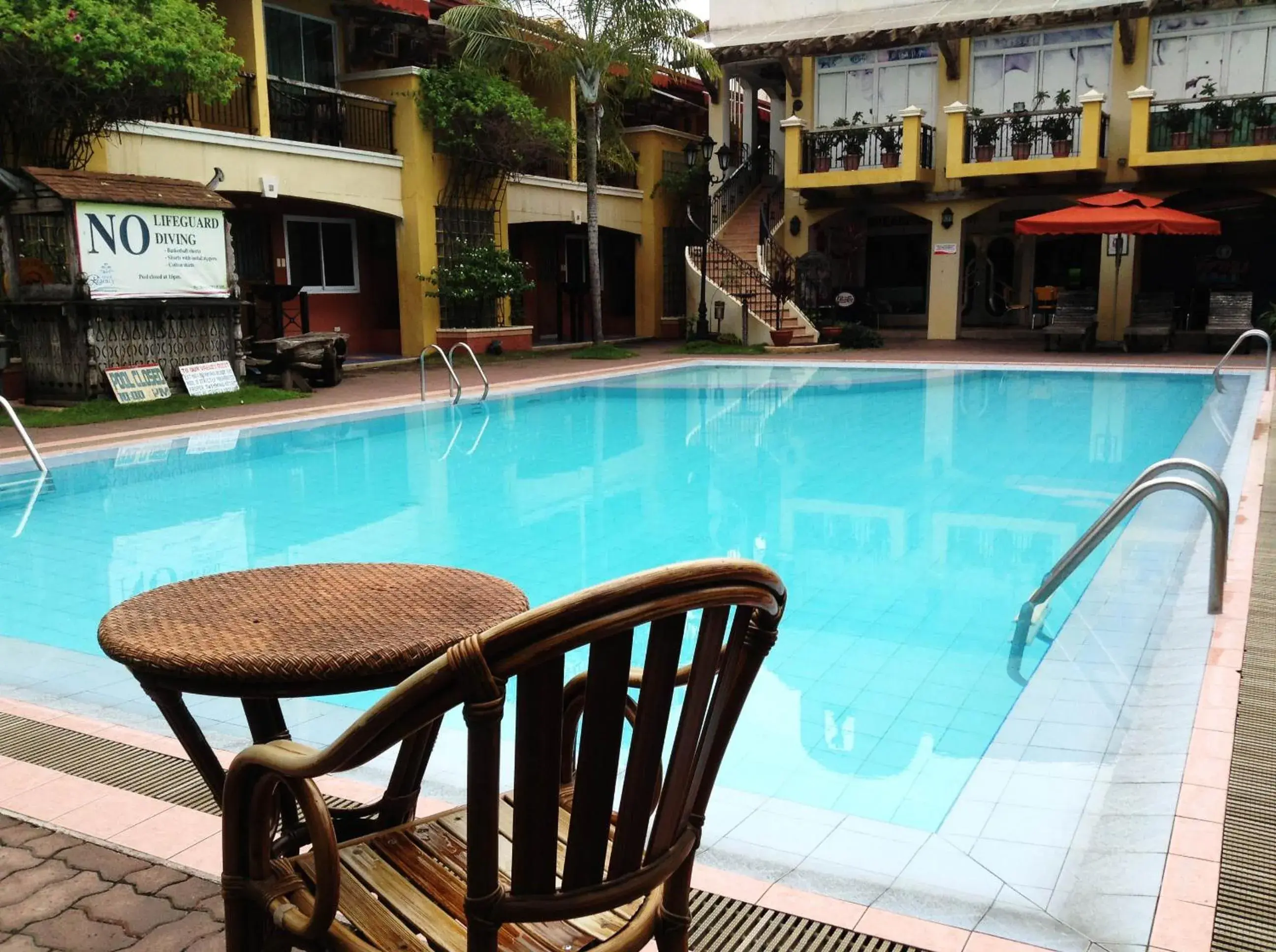Swimming pool in Crown Regency Residences Davao Swimming pool in Crown Regency Residences Davao