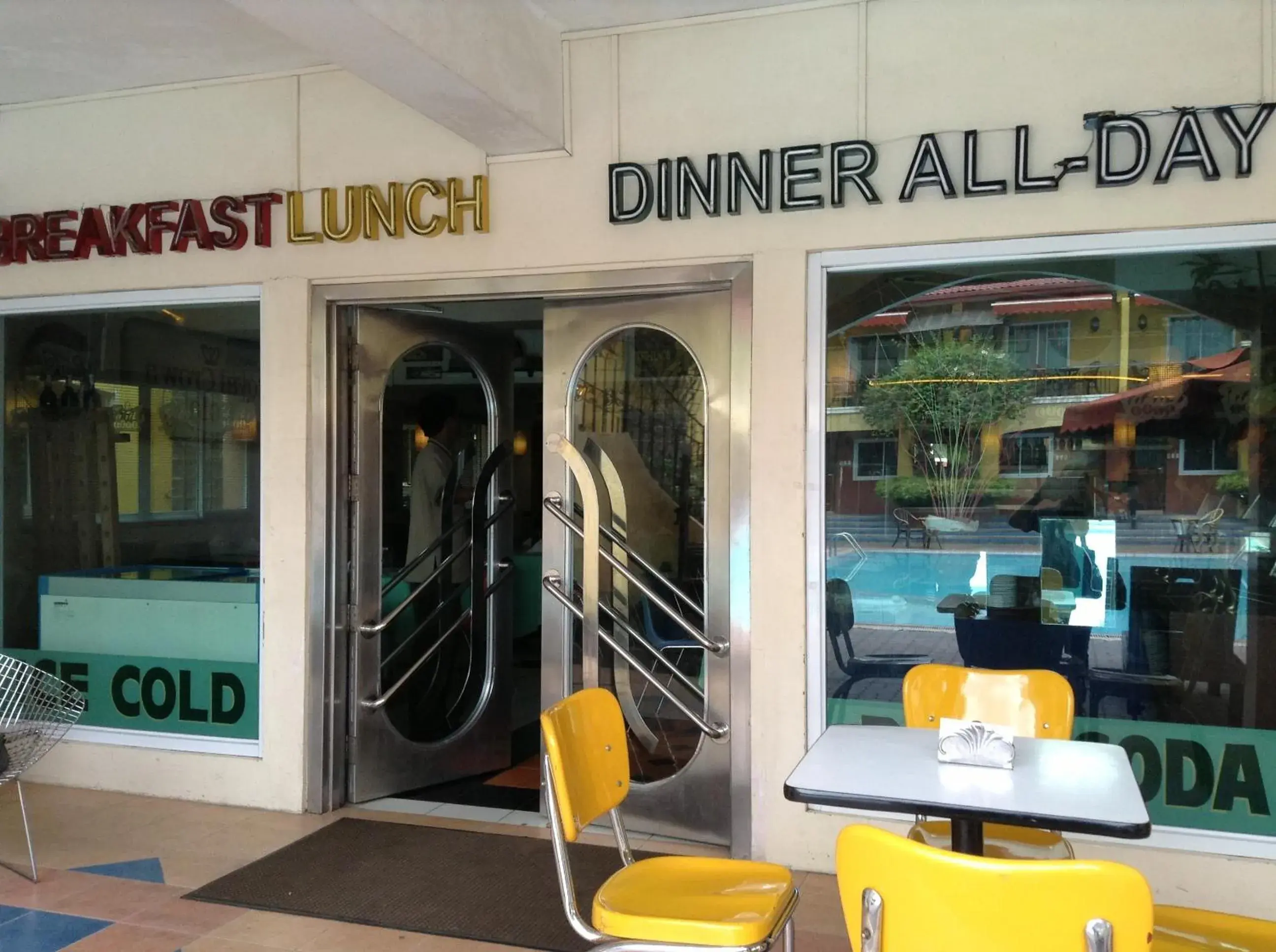 Restaurant/places to eat in Crown Regency Residences Davao Restaurant/places to eat in Crown Regency Residences Davao