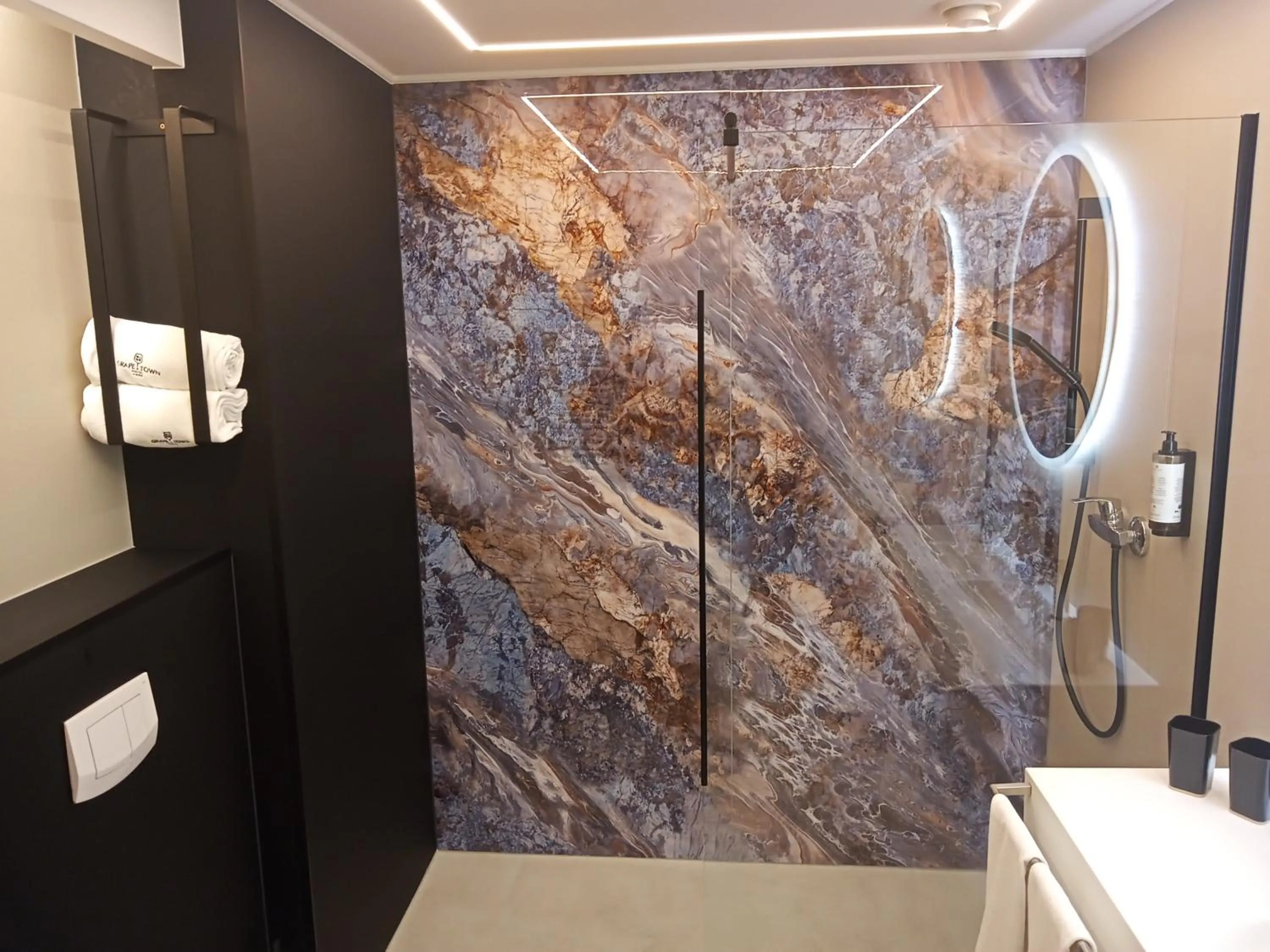 Shower in Grape Town Hotel - Park79