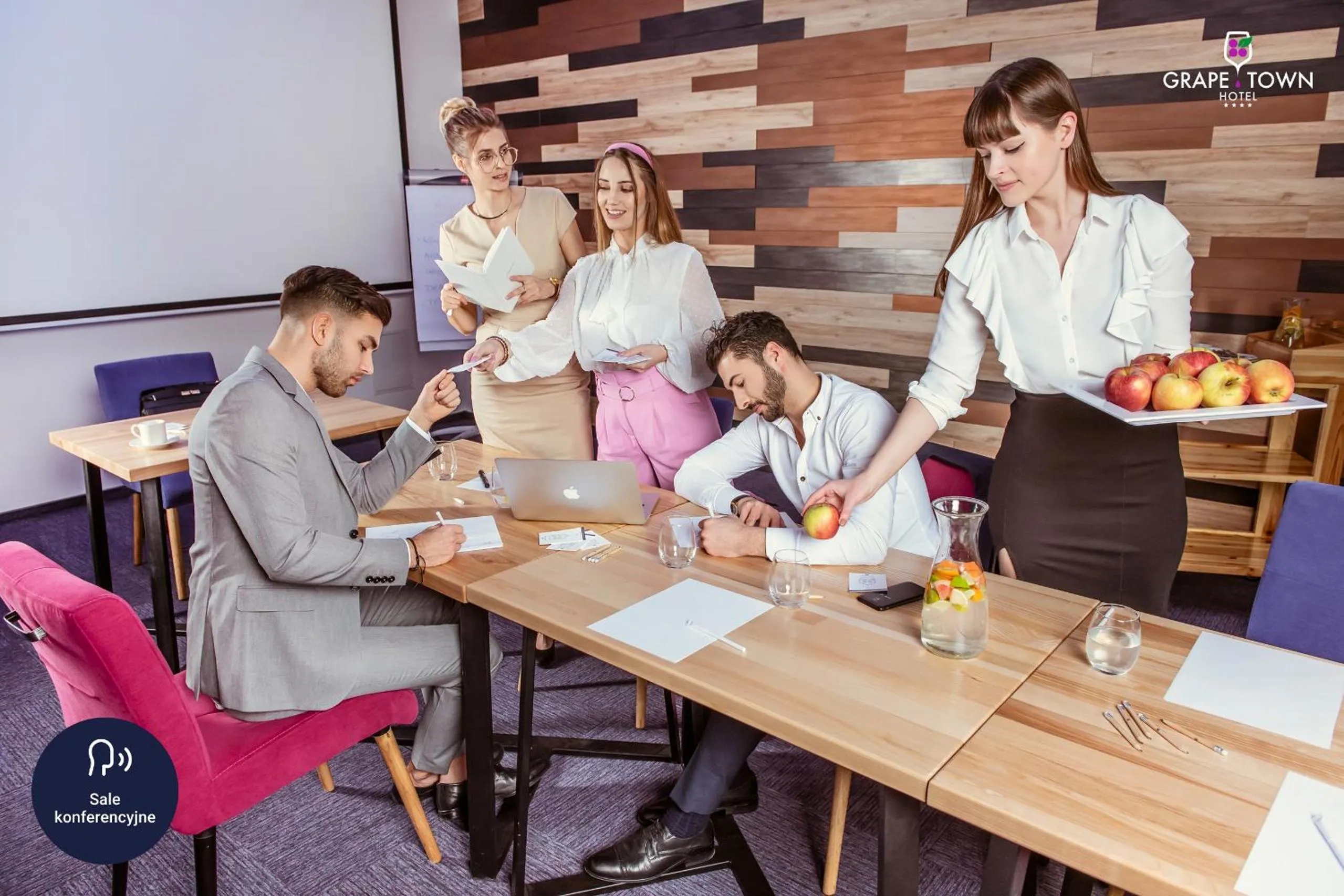 People in Grape Town Hotel - Park79