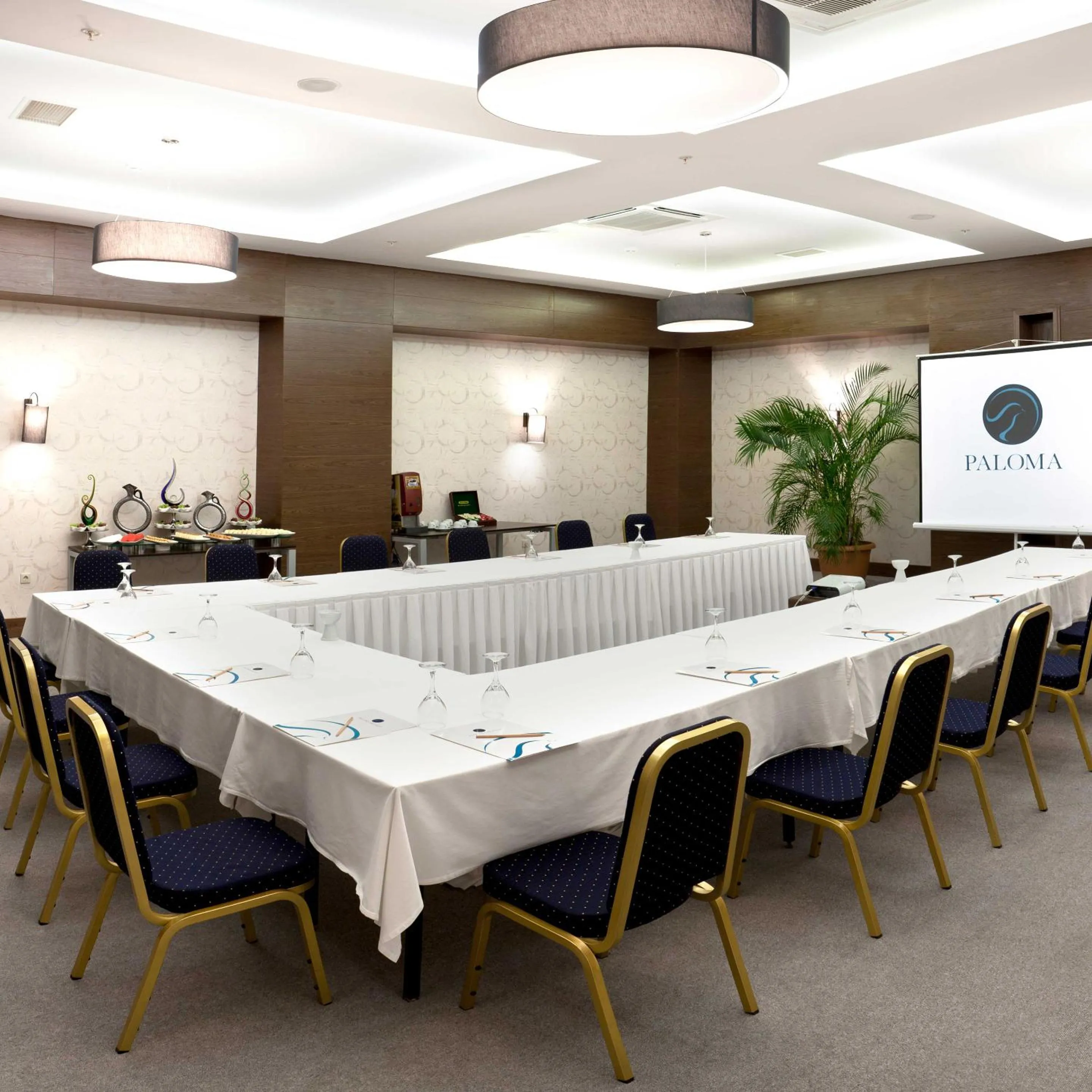 Meeting/conference room in Paloma Pasha