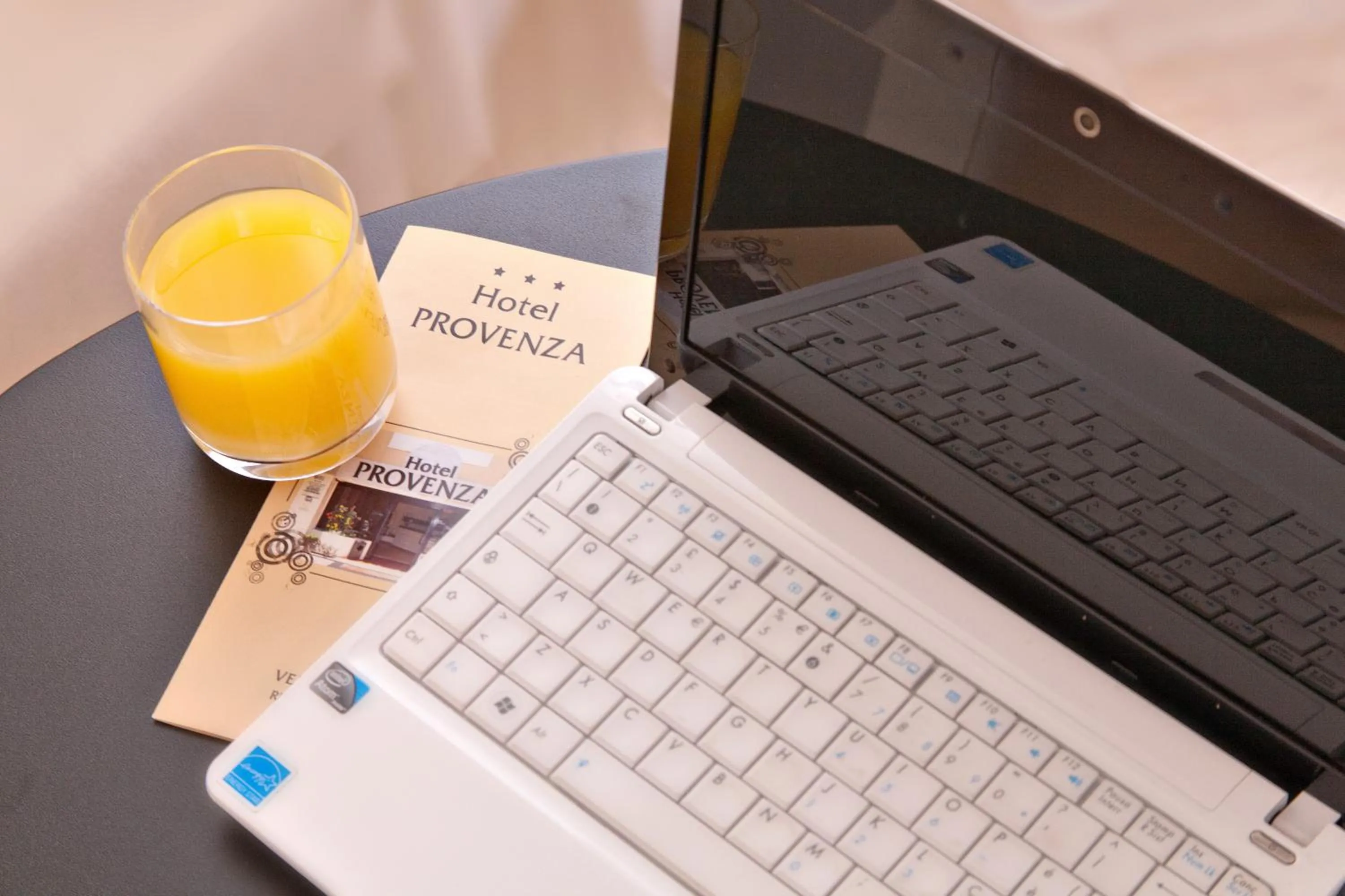 TV and multimedia in Hotel Provenza