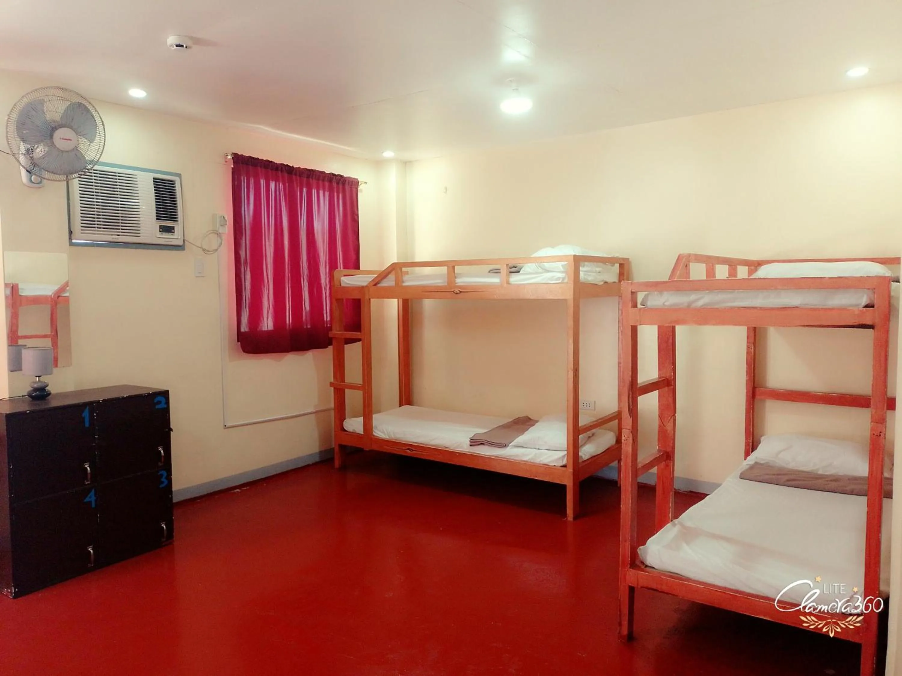 Bed in Angler's Hub & Resort Oslob