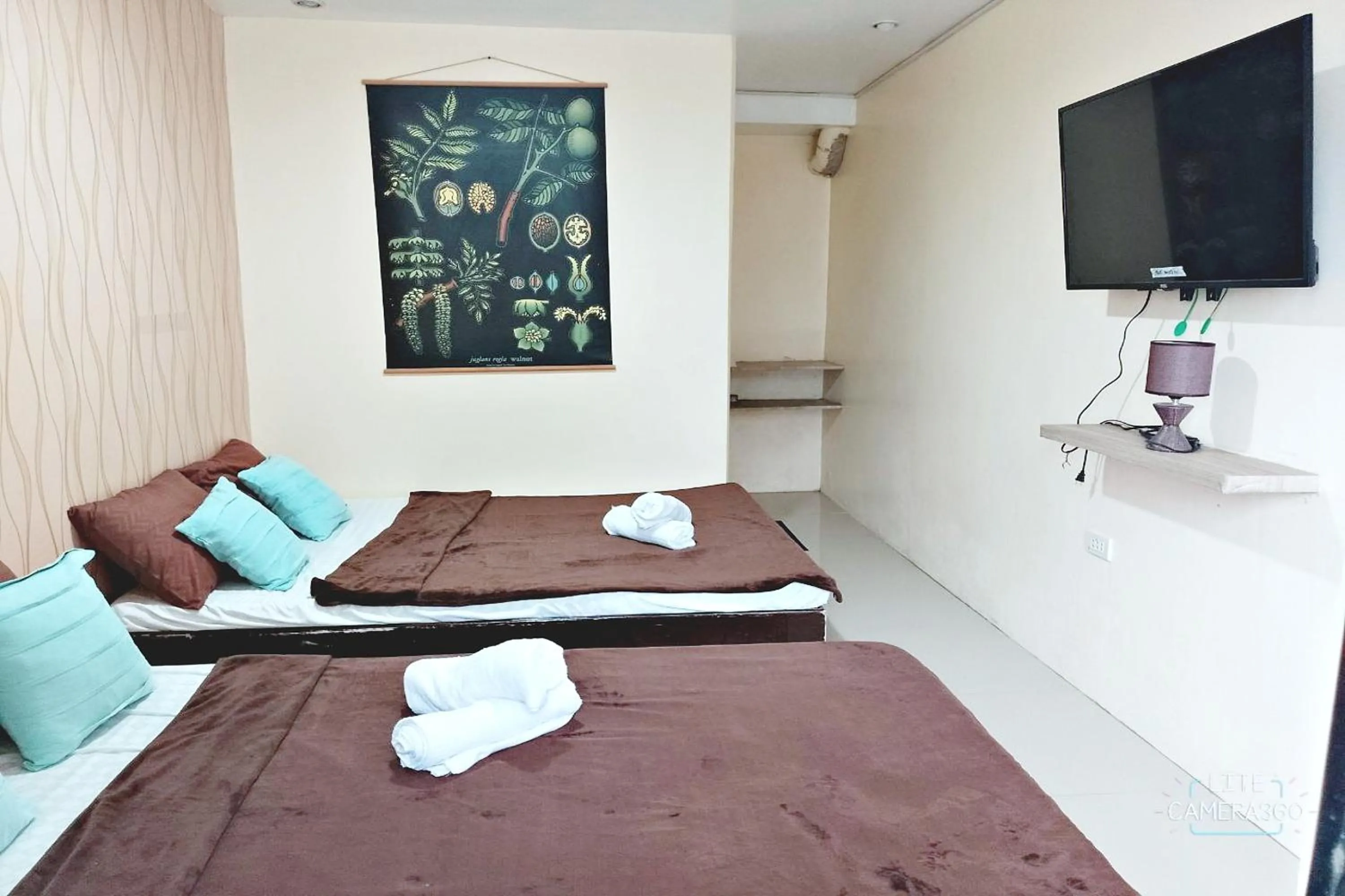 Bed in Angler's Hub & Resort Oslob