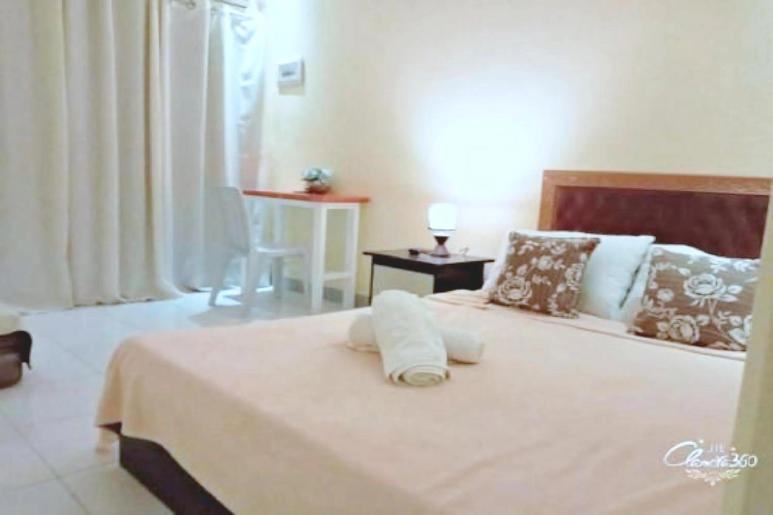 Bed in Angler's Hub & Resort Oslob