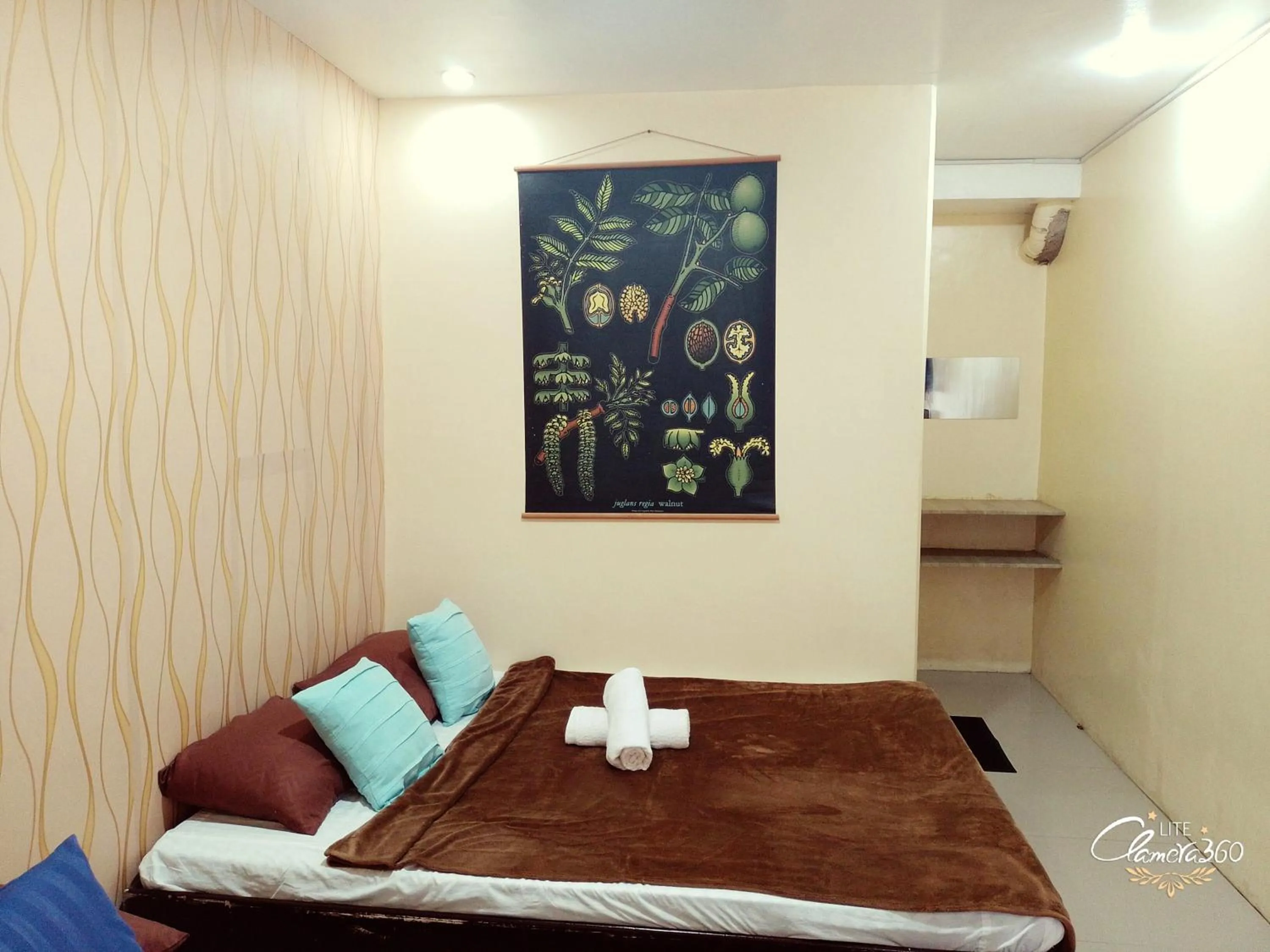 Bed in Angler's Hub & Resort Oslob