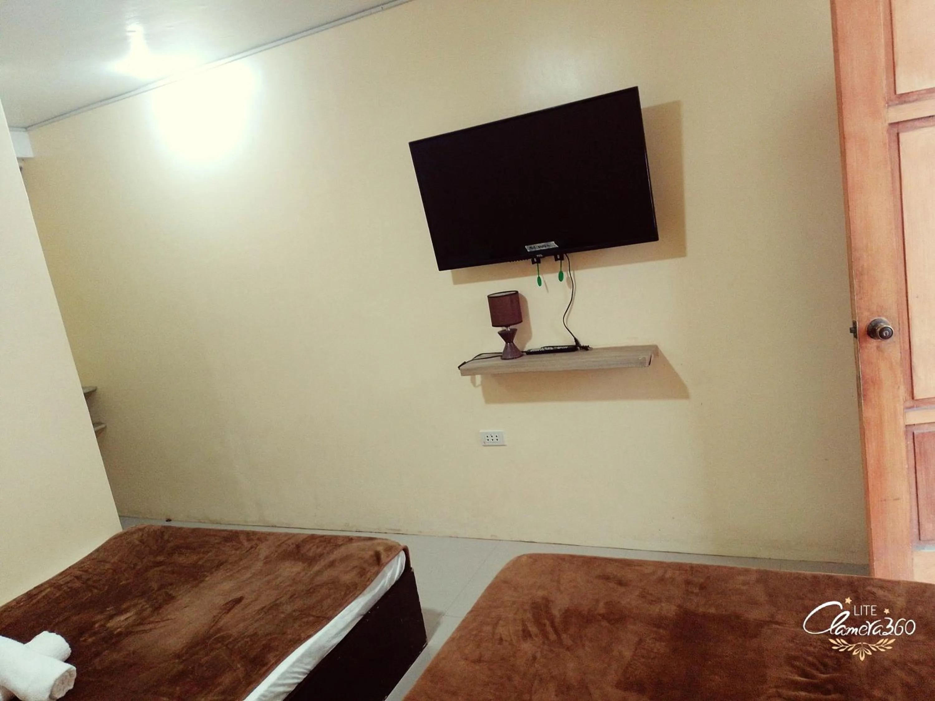 Bed in Angler's Hub & Resort Oslob