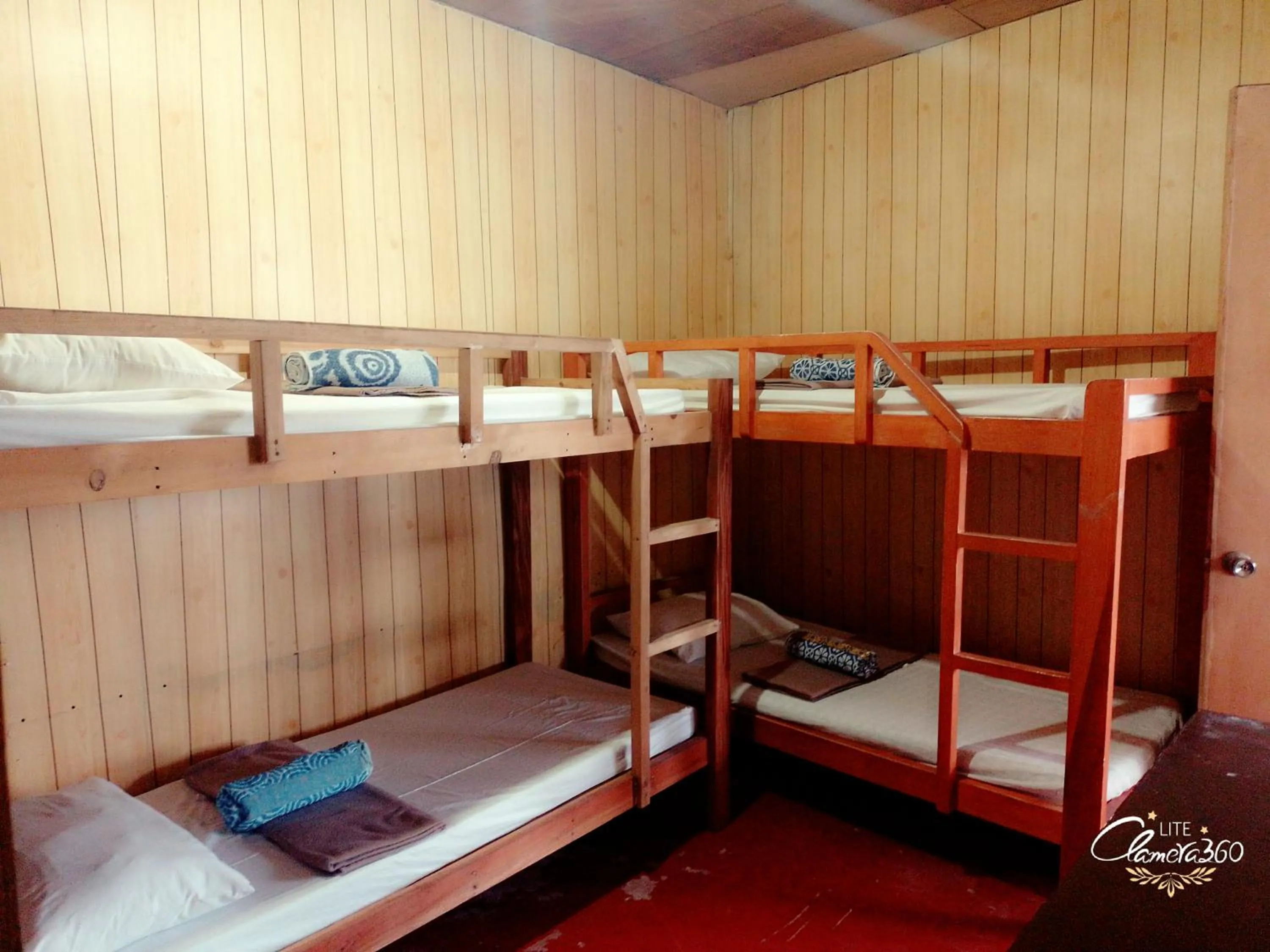 Bed in Angler's Hub & Resort Oslob