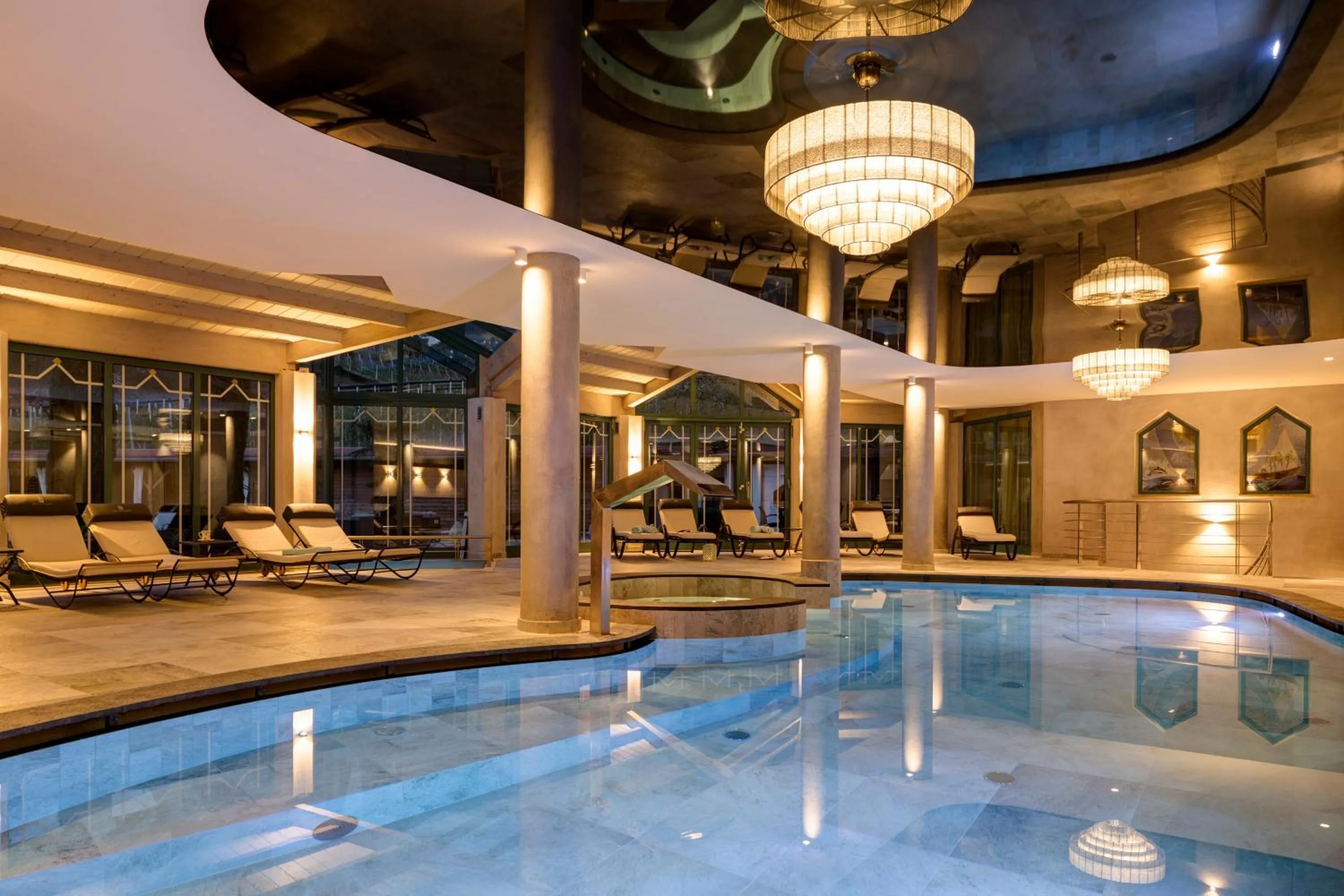 Swimming pool in Hotel Burggräflerhof