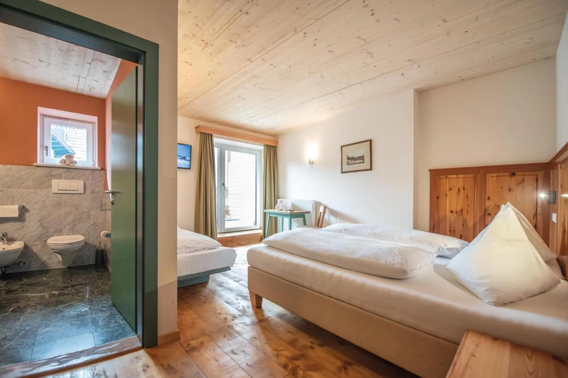 Bedroom, Bed in Hotel Gassenwirt