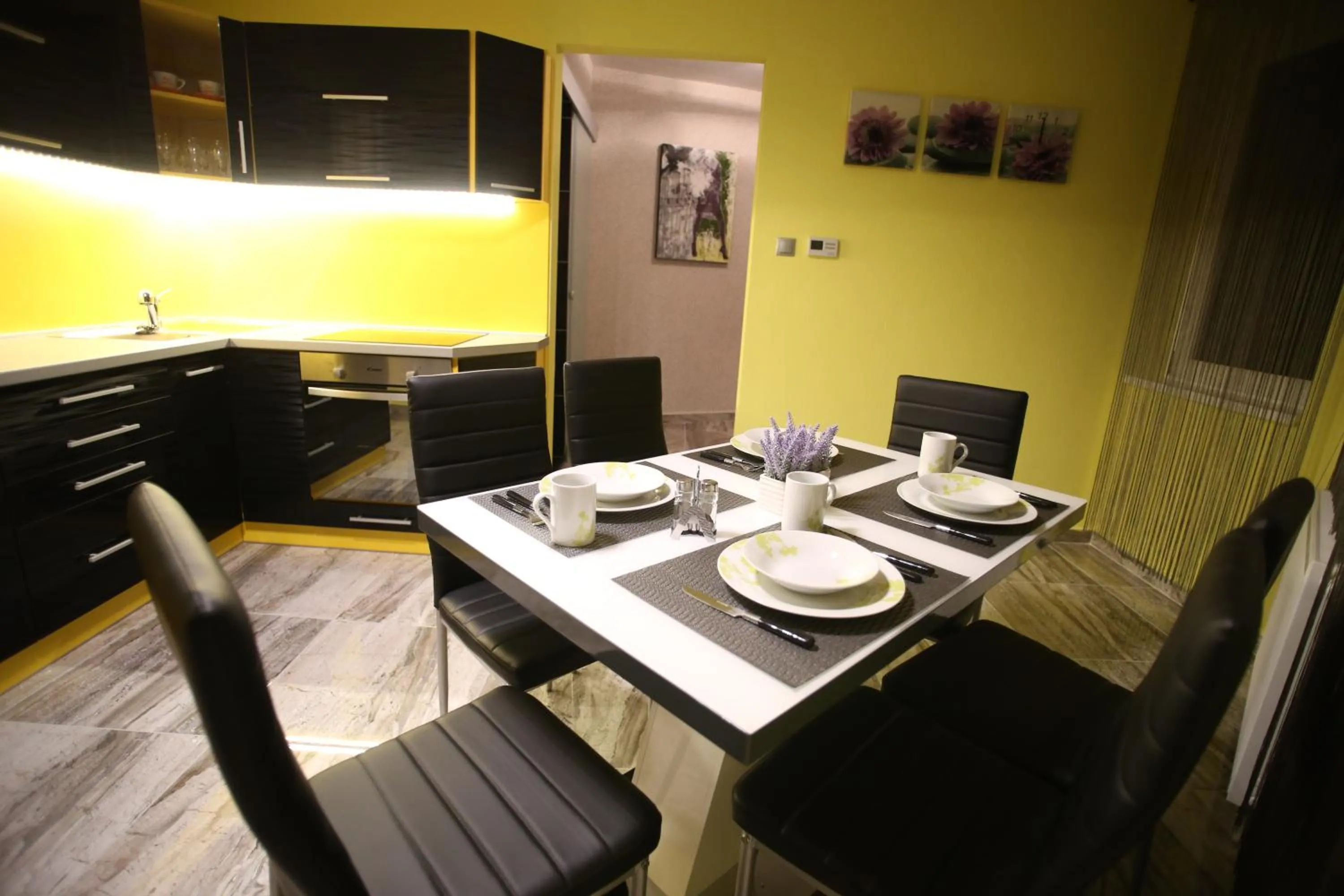 Kitchen or kitchenette in Centrum Lux Apartman