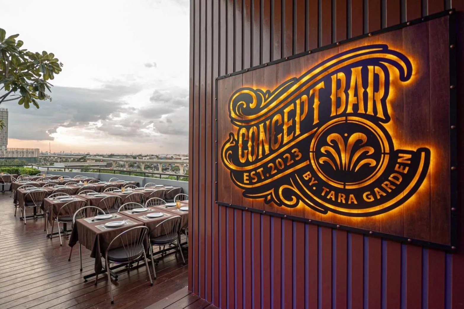 Lounge or bar in Grand Tara Garden Thai Hotel