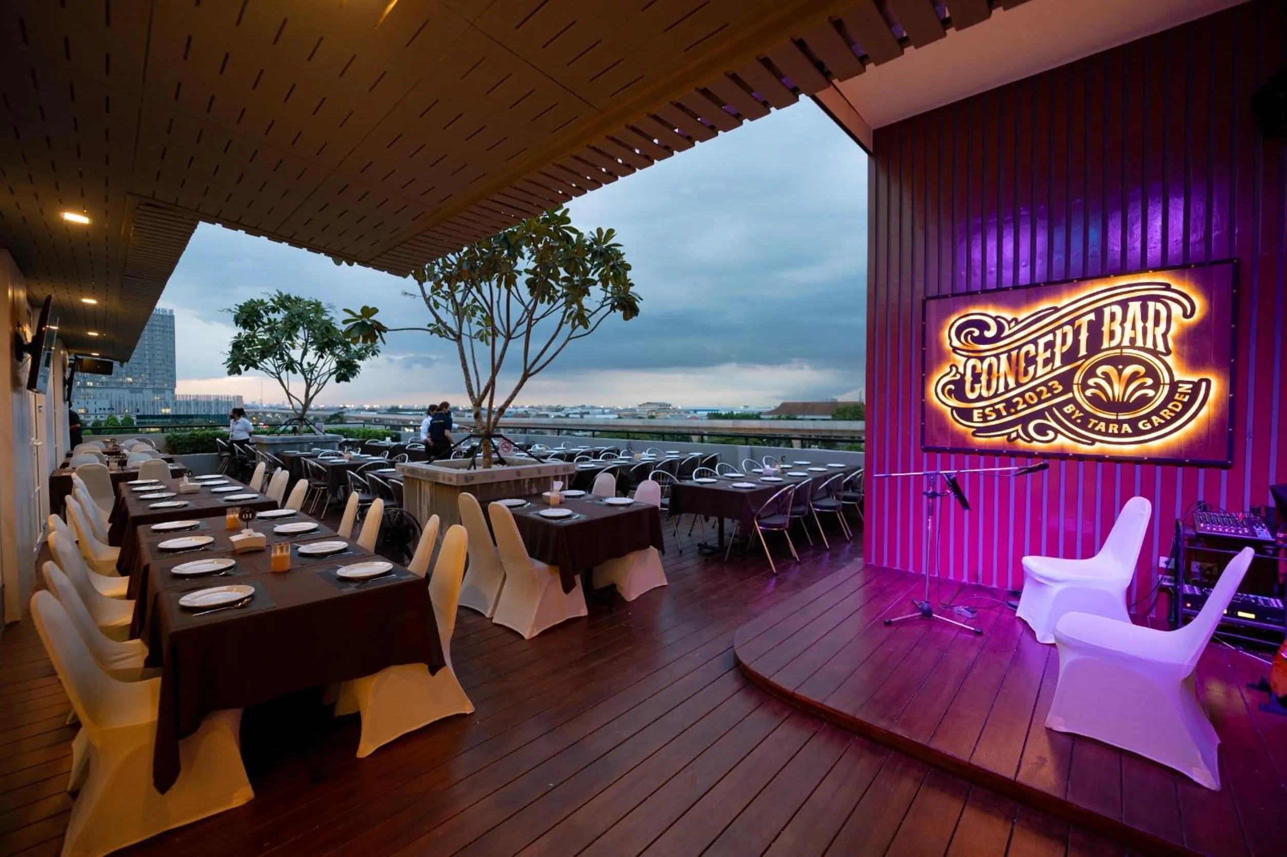 Lounge or bar in Grand Tara Garden Thai Hotel