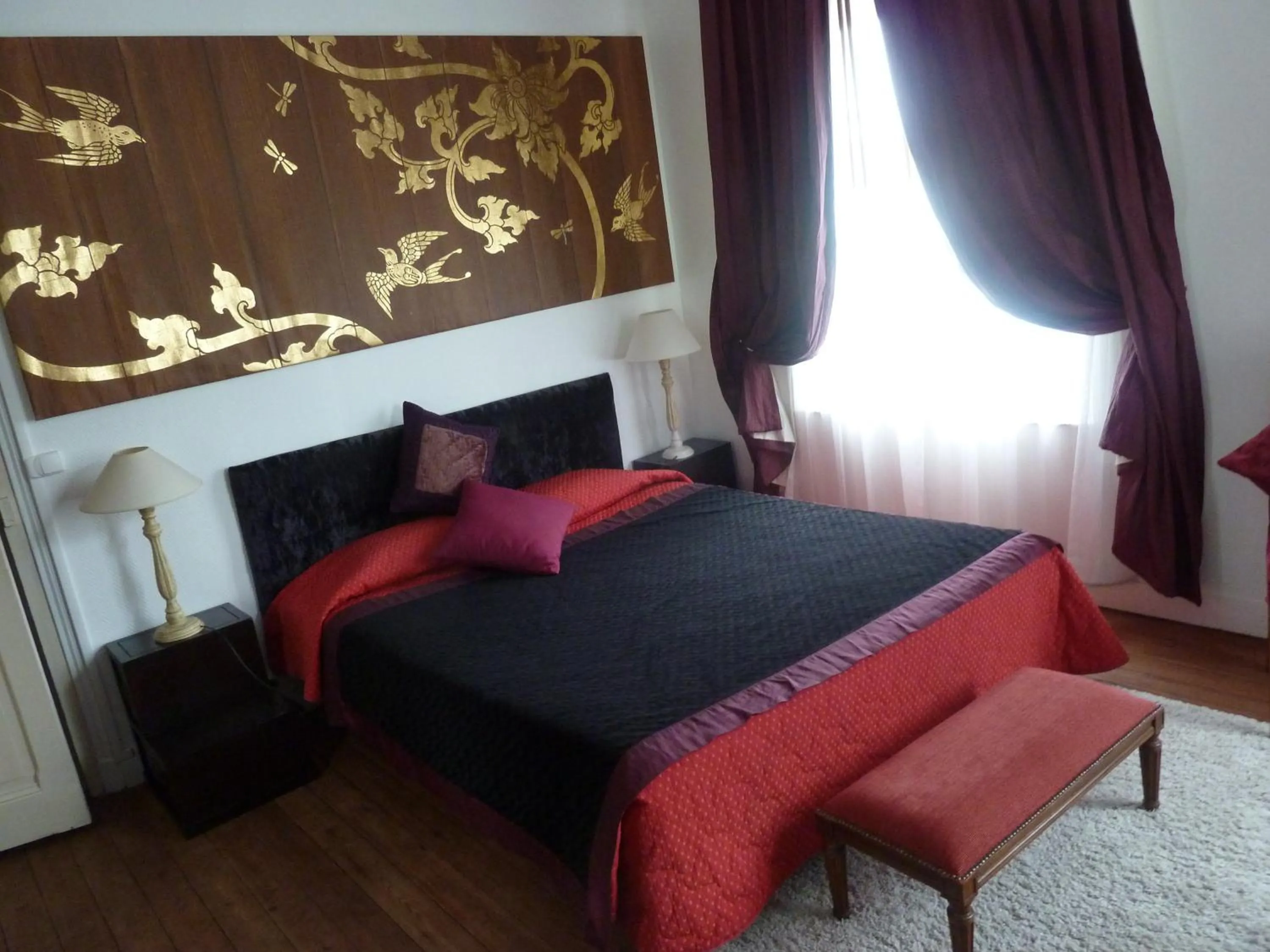 Photo of the whole room in Castel De Siam