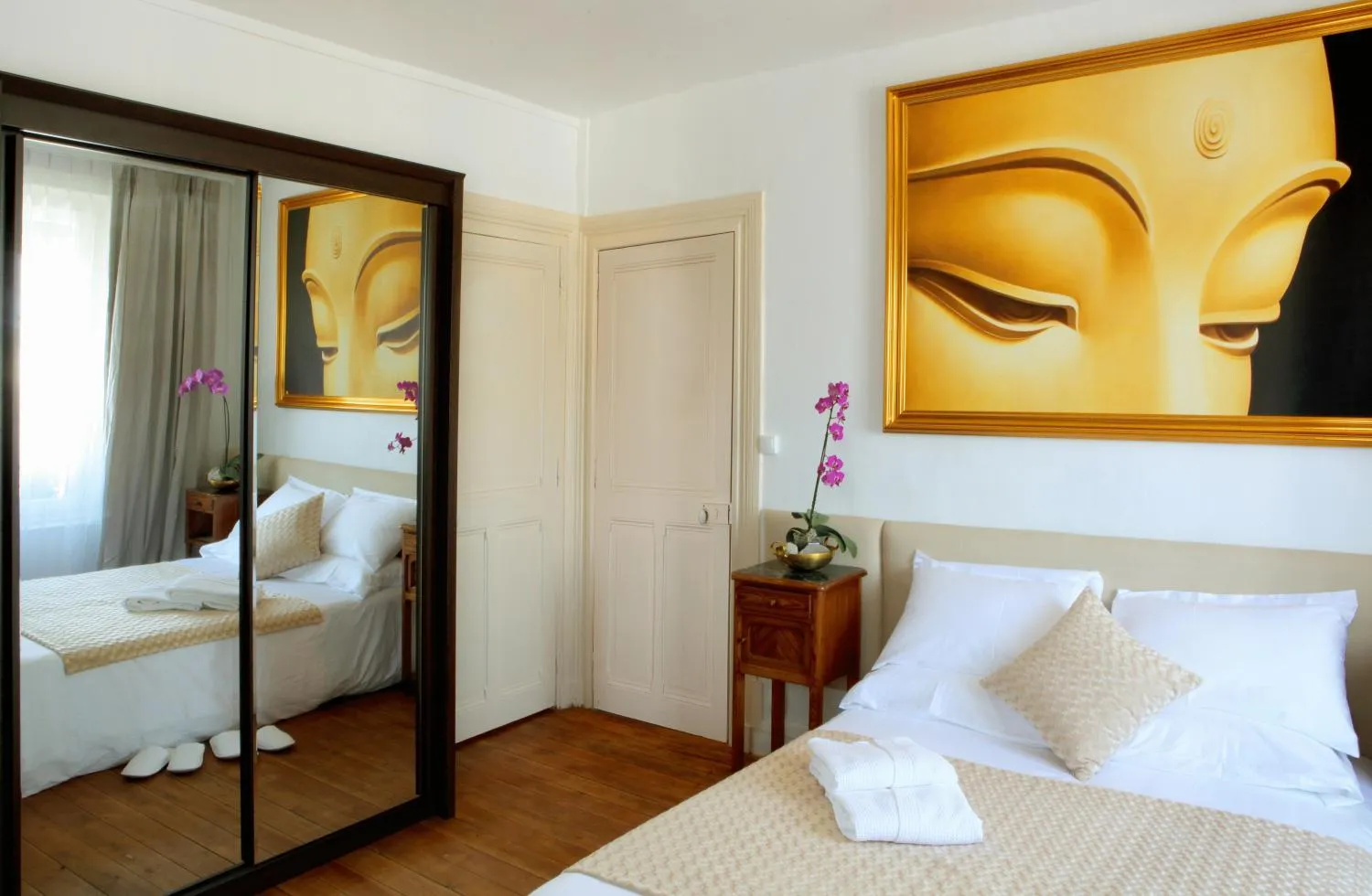 Photo of the whole room in Castel De Siam