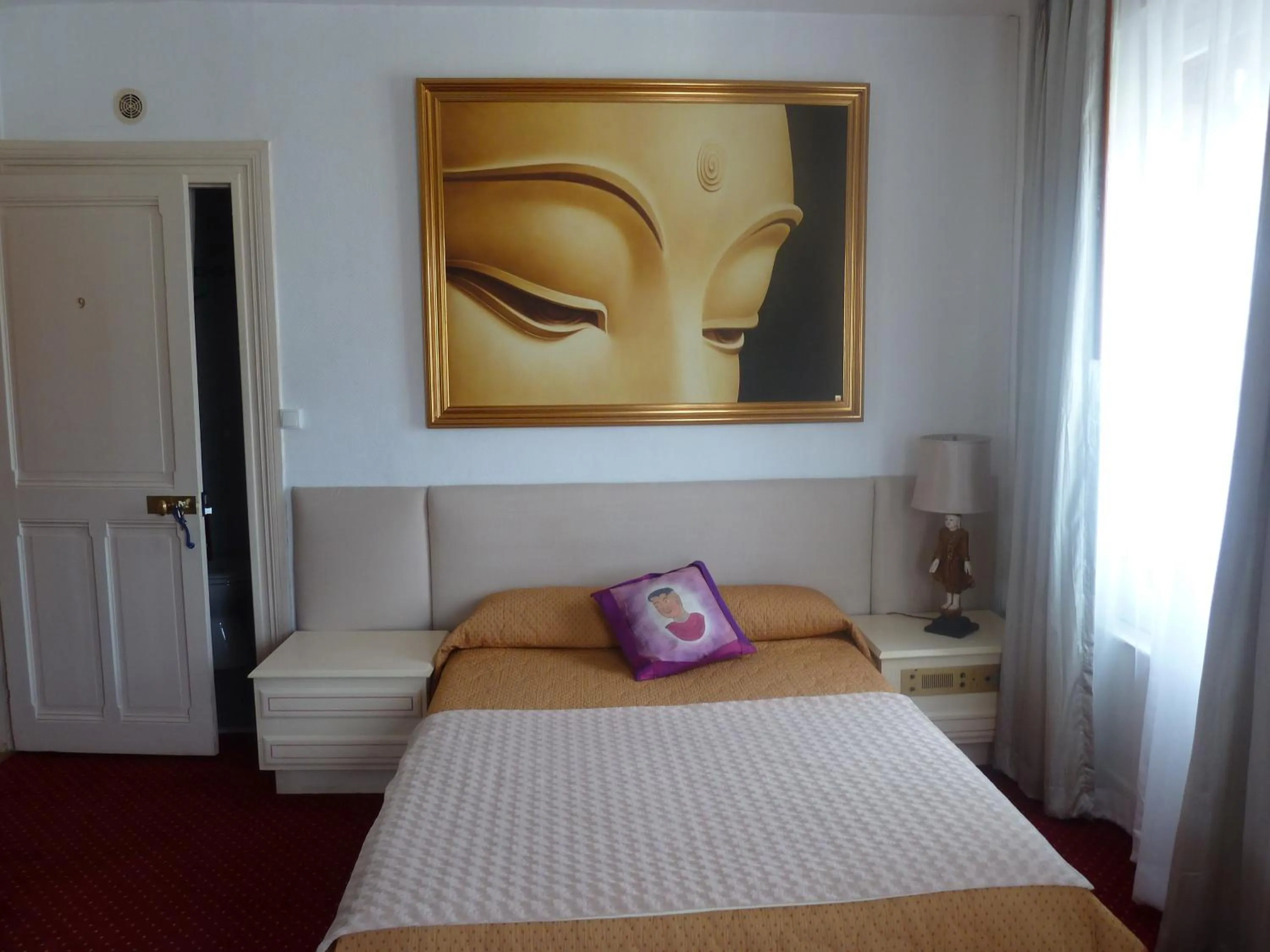 Photo of the whole room in Castel De Siam