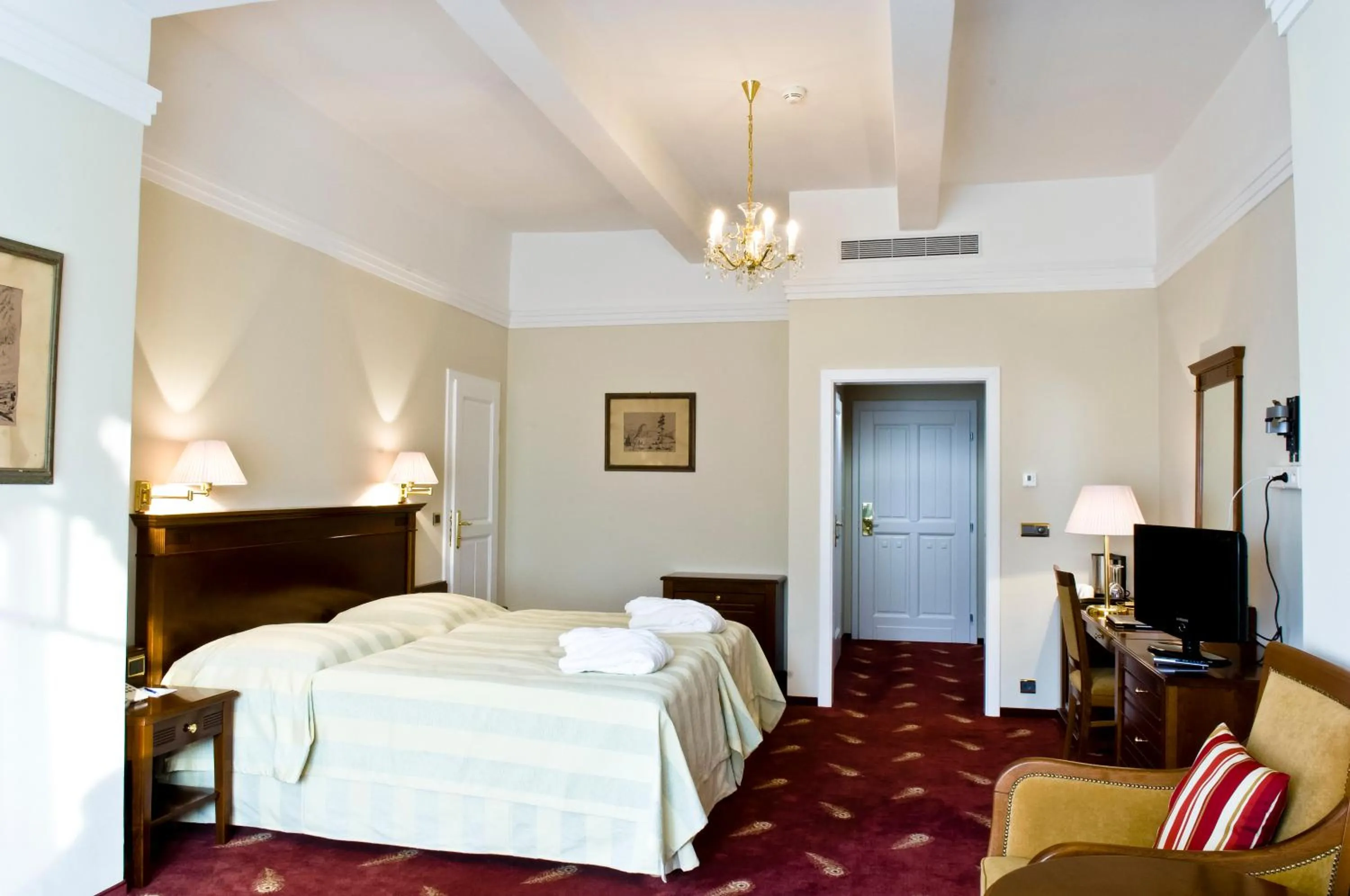 Photo of the whole room, Bed in Ensana Thermia Palace