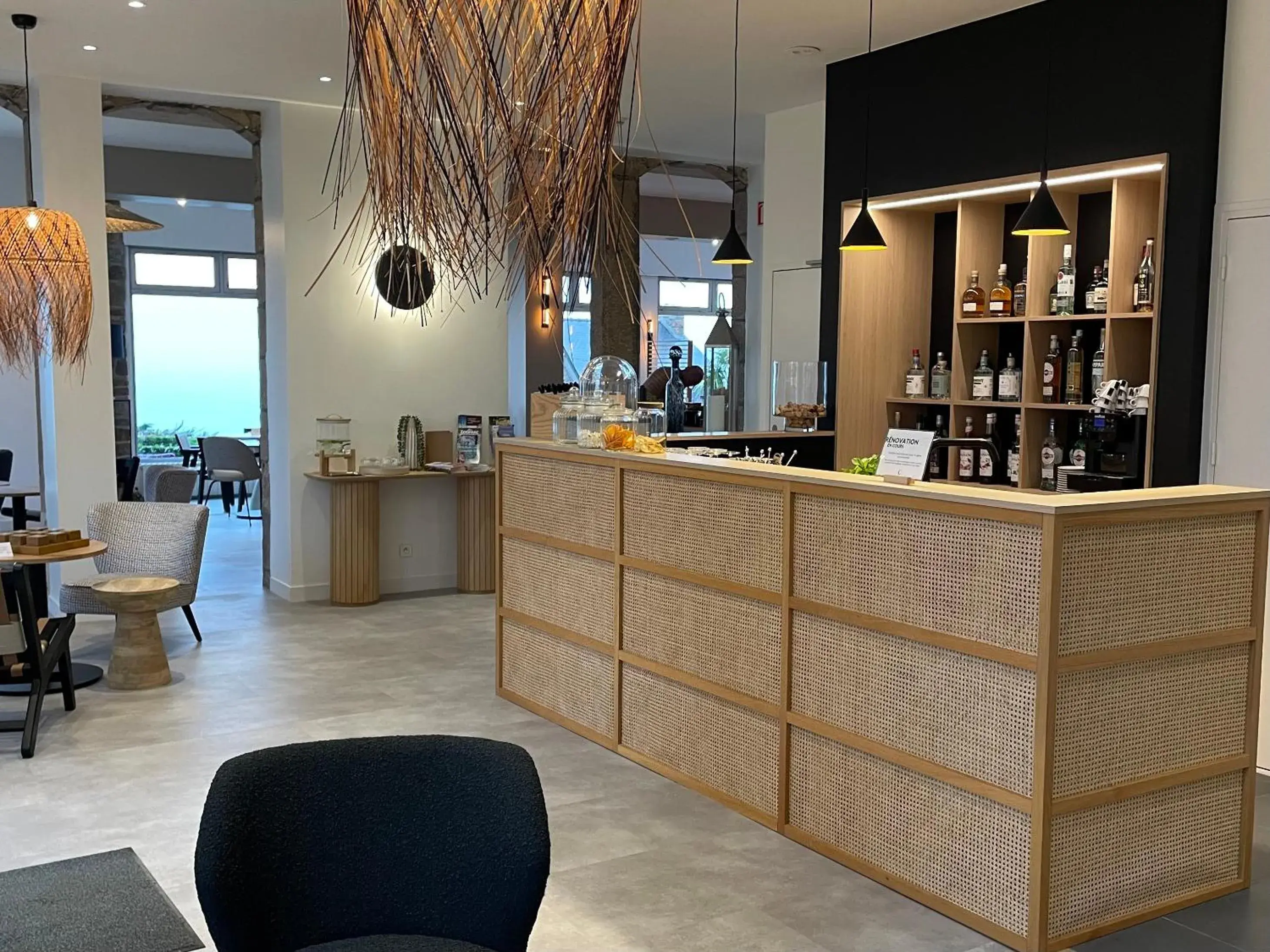 Lounge or bar in Hôtel Les Costans, The Originals Relais Lounge or bar in Hôtel Les Costans, The Originals Relais