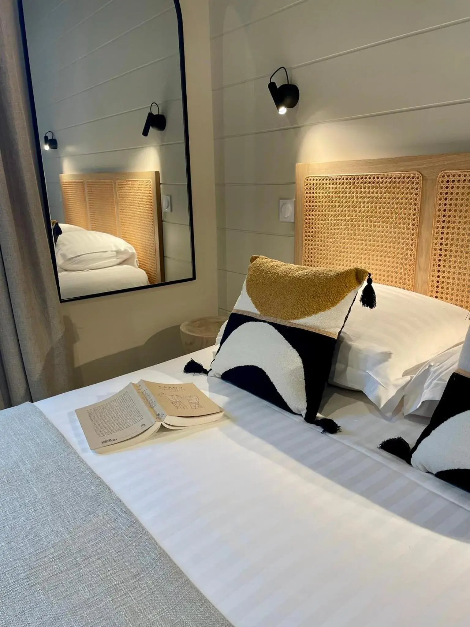 Bed in Hôtel Les Costans, The Originals Relais Bed in Hôtel Les Costans, The Originals Relais