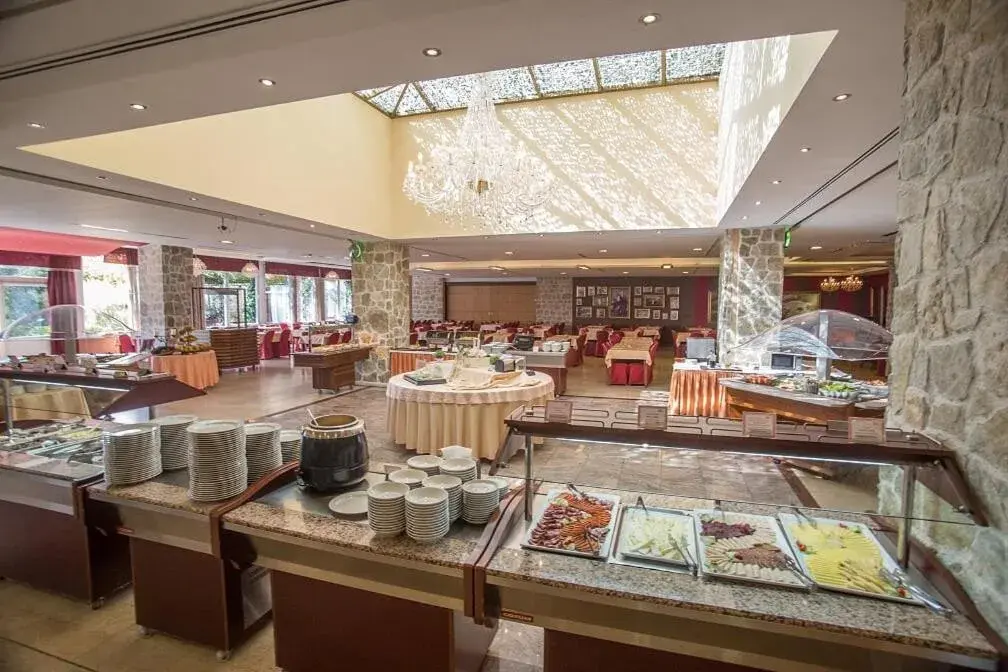 Buffet breakfast in Hotel Palas Buffet breakfast in Hotel Palas