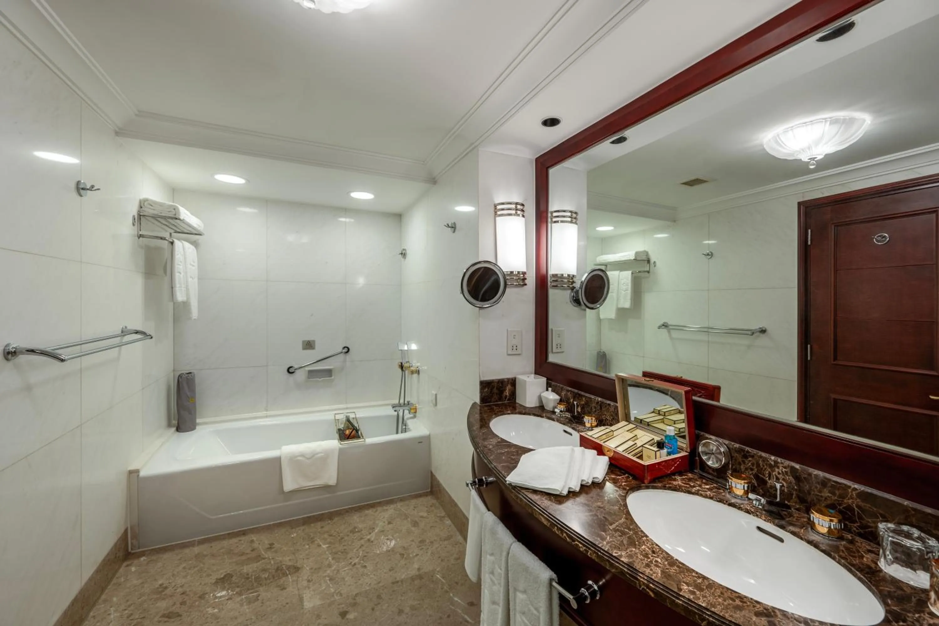 Toilet in Shangri-La Wuhan