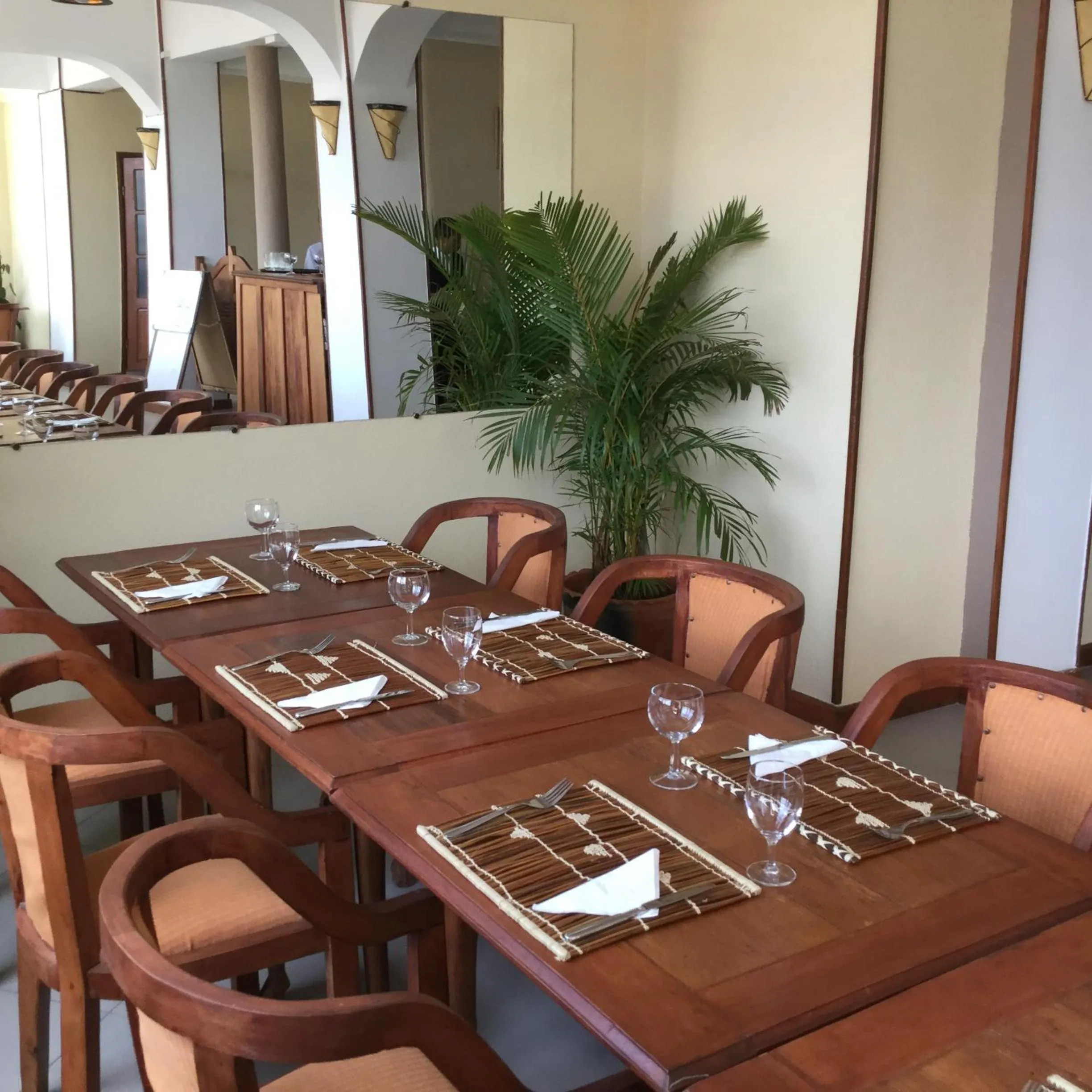 Restaurant/places to eat in A l'hotel