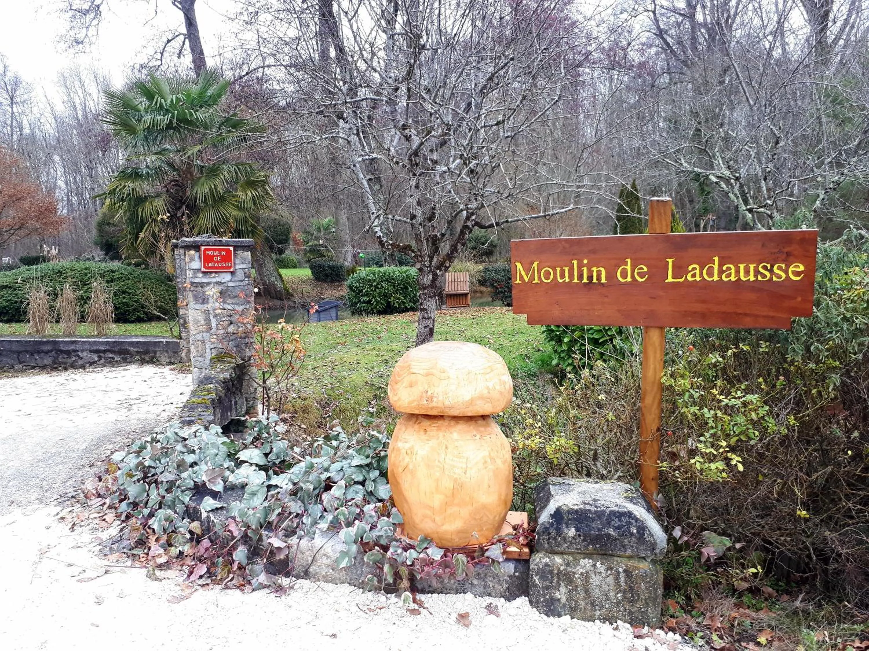 Property logo or sign in Moulin De Ladausse