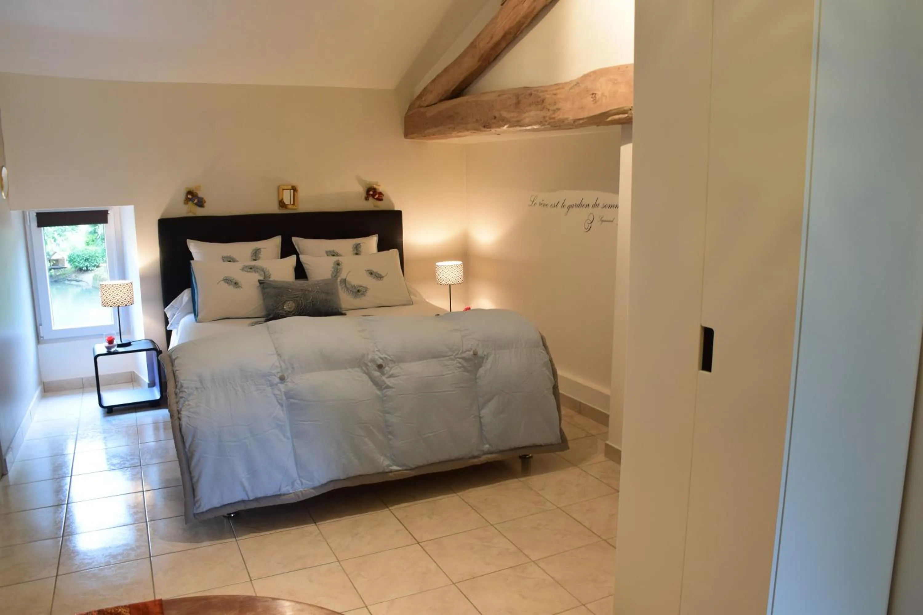 Photo of the whole room, Bed in Moulin De Ladausse