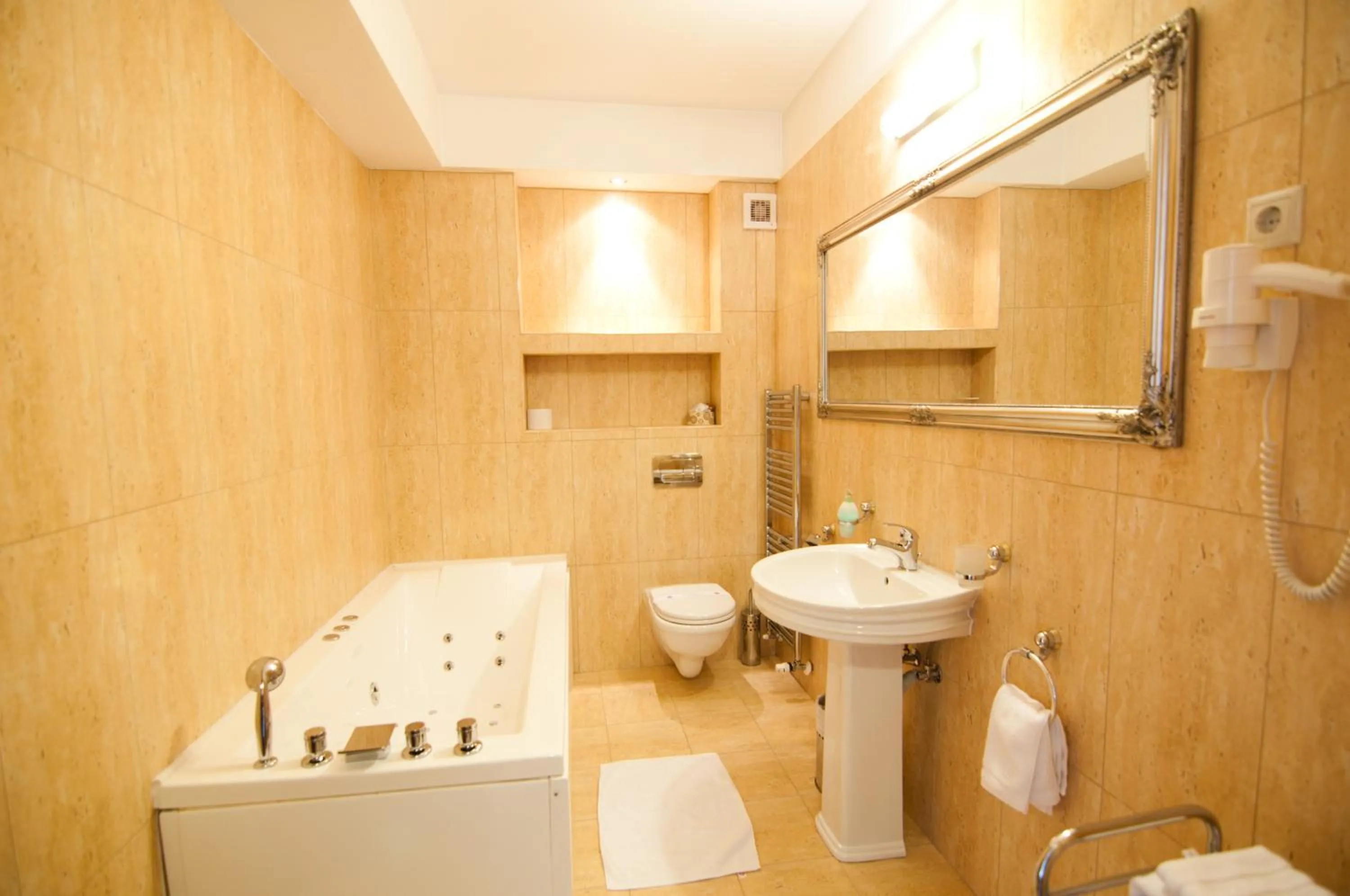 The Elite - Oradea's Legendary Hotel